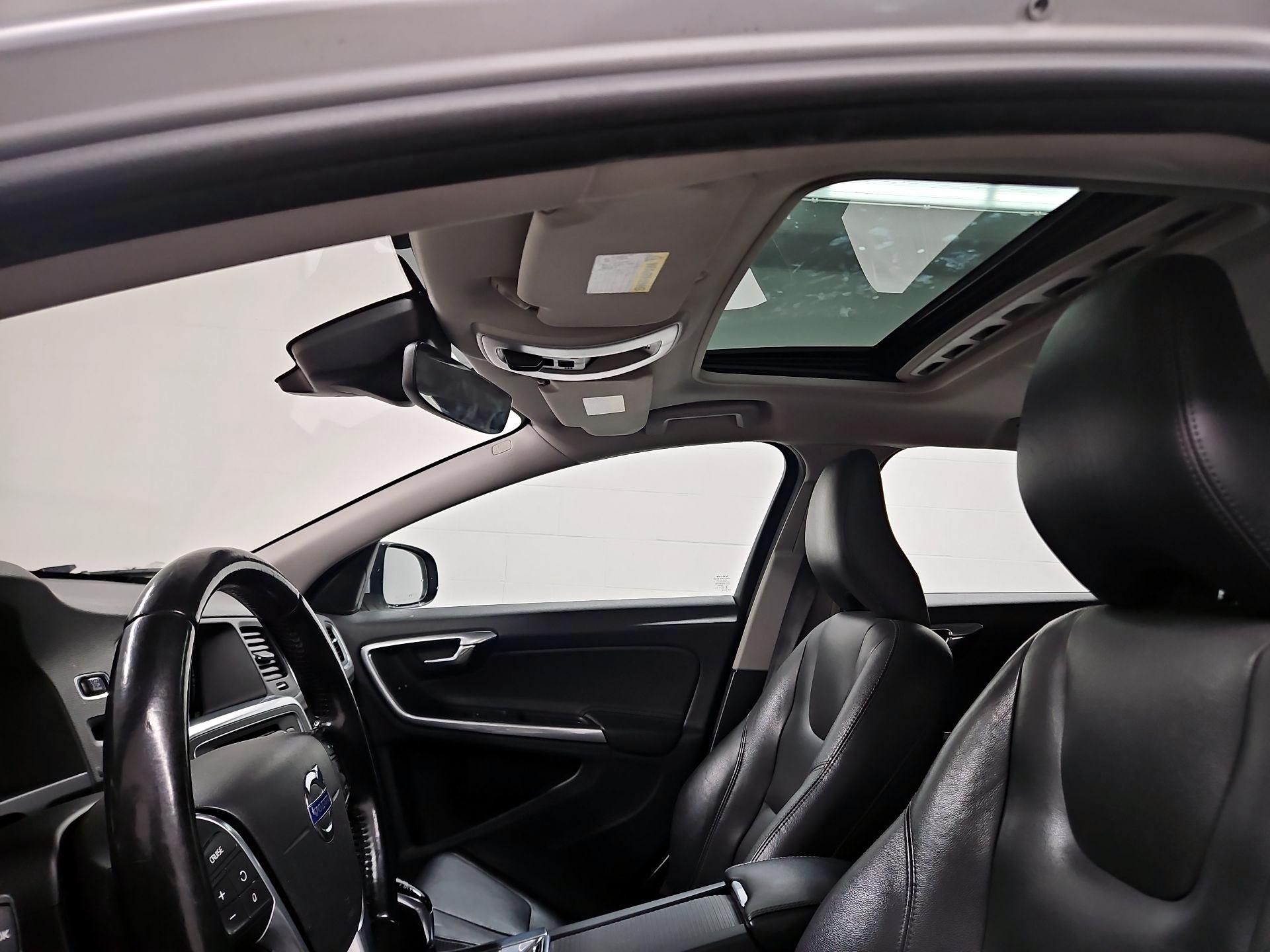 Thumbnail: 2015 Volvo V60 - 18