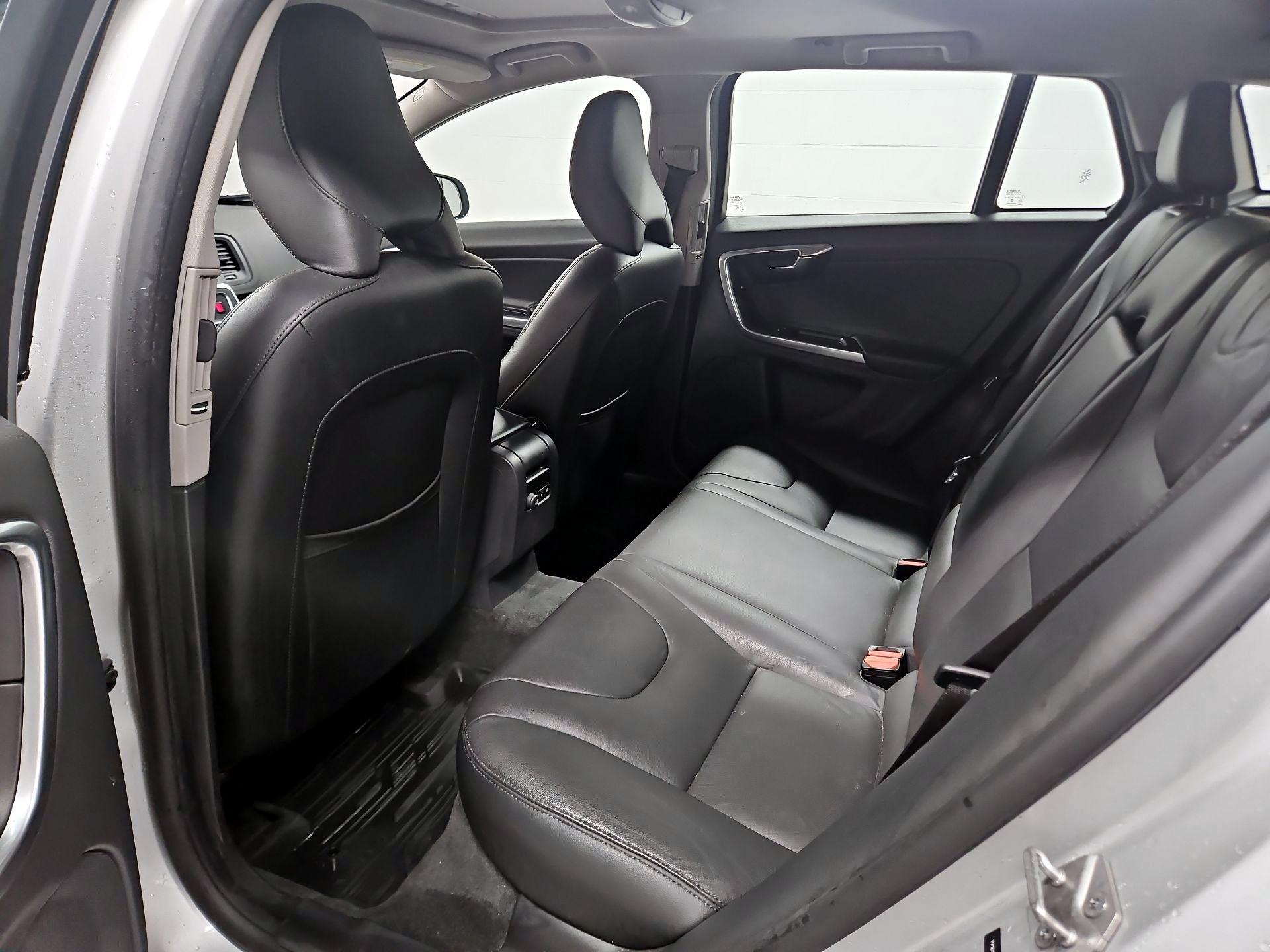 Thumbnail: 2015 Volvo V60 - 19