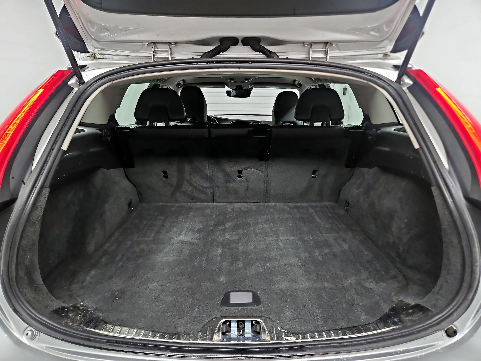 Thumbnail: 2015 Volvo V60 - 20