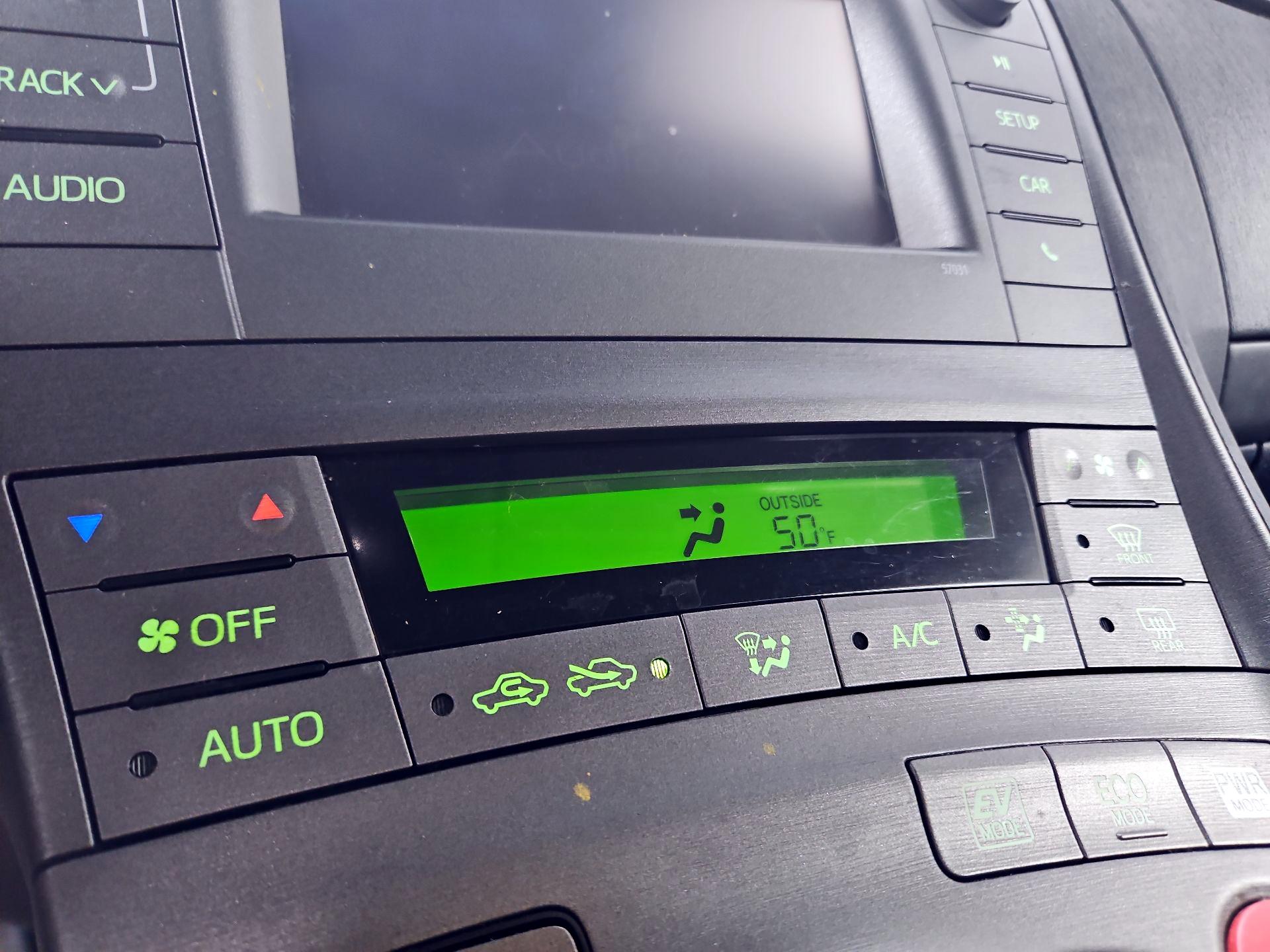 Thumbnail: 2015 Toyota Prius - 16