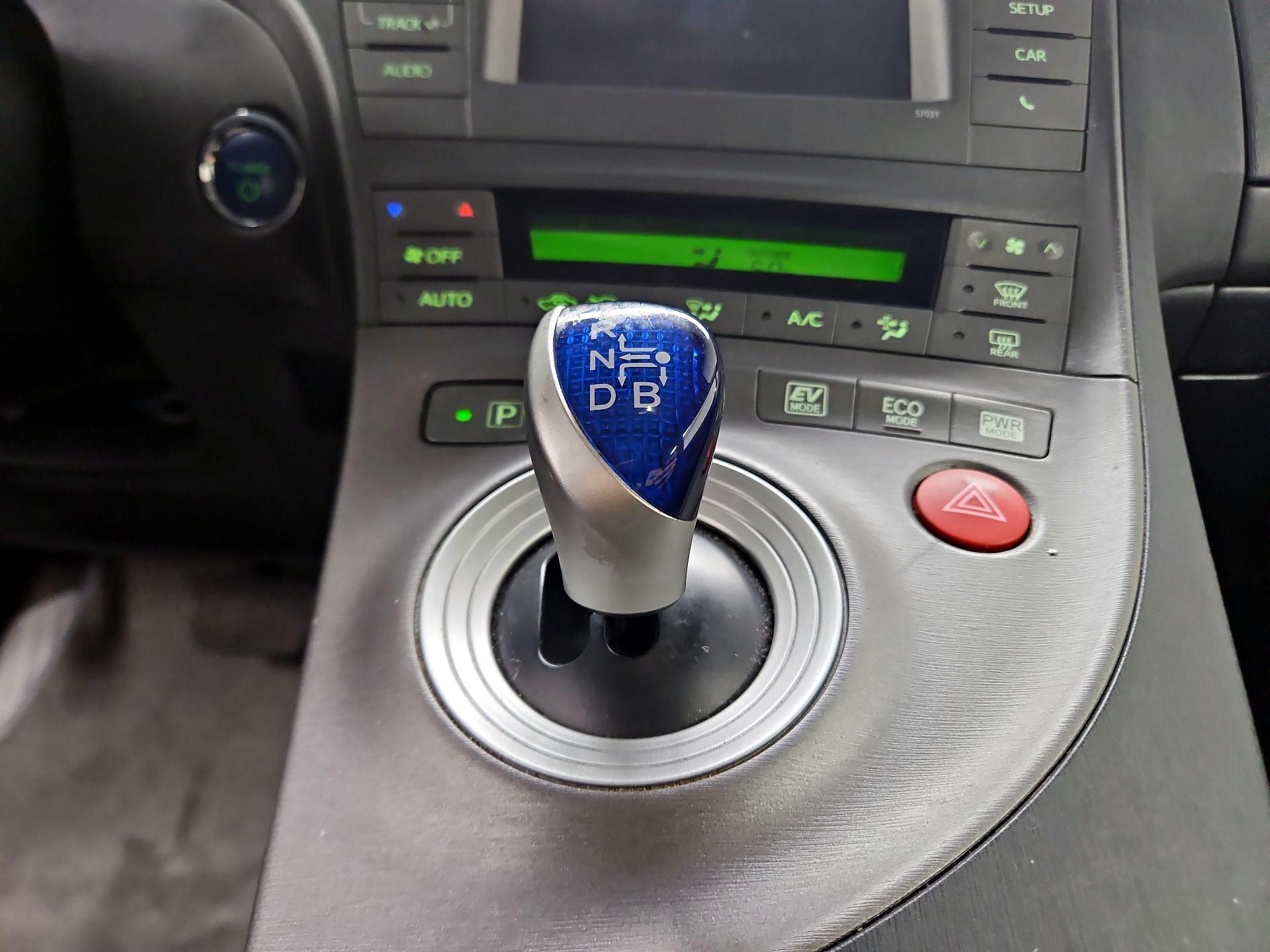 Thumbnail: 2015 Toyota Prius - 17