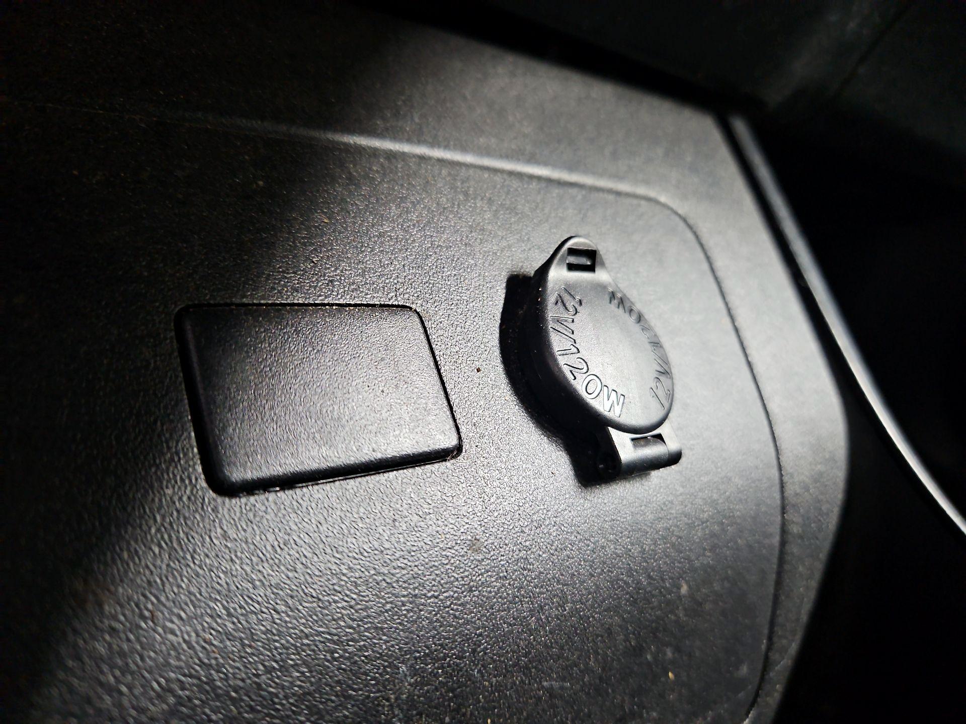 Thumbnail: 2015 Toyota Prius - 18