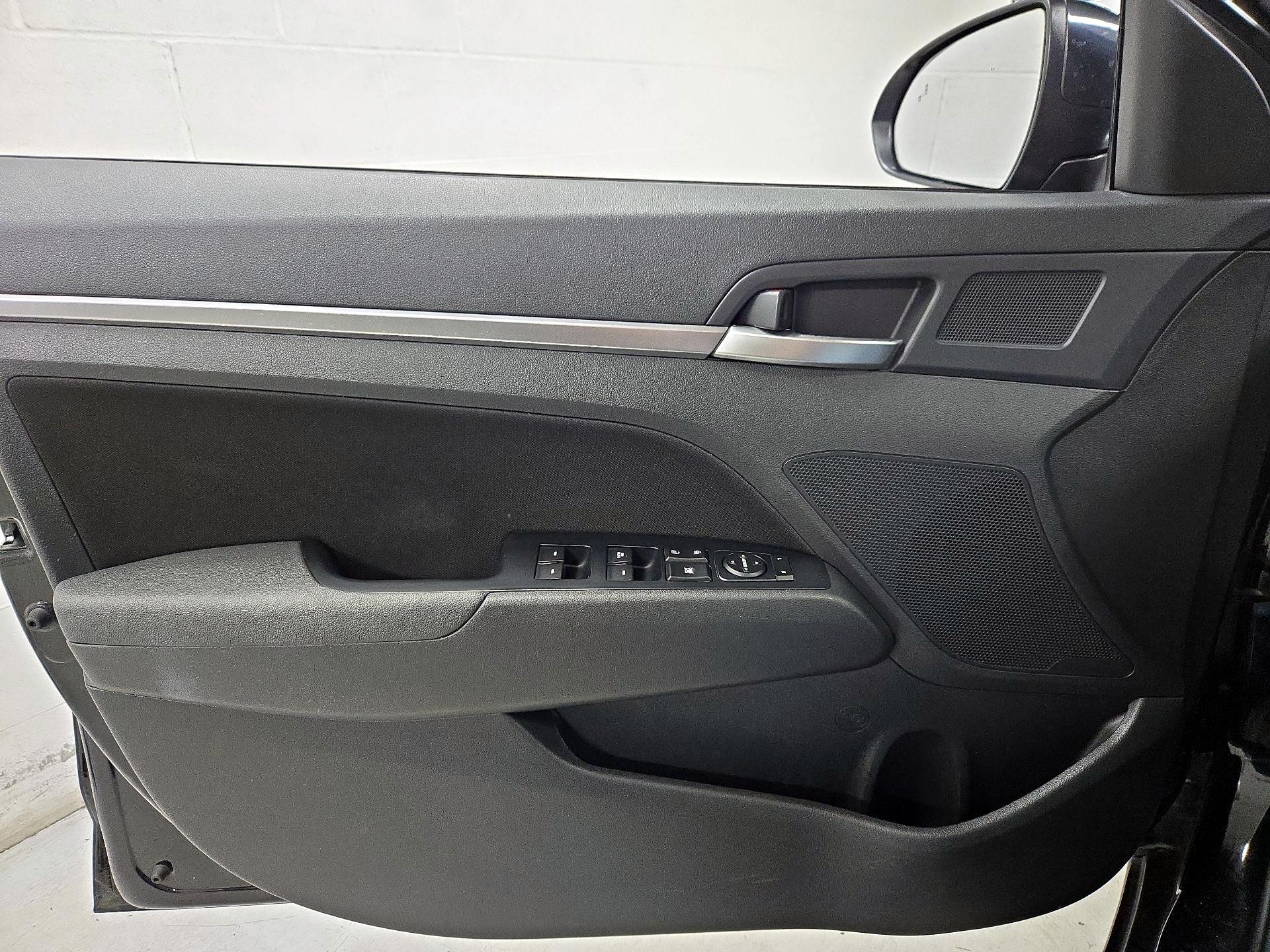 Thumbnail: 2020 Hyundai Elantra - 12