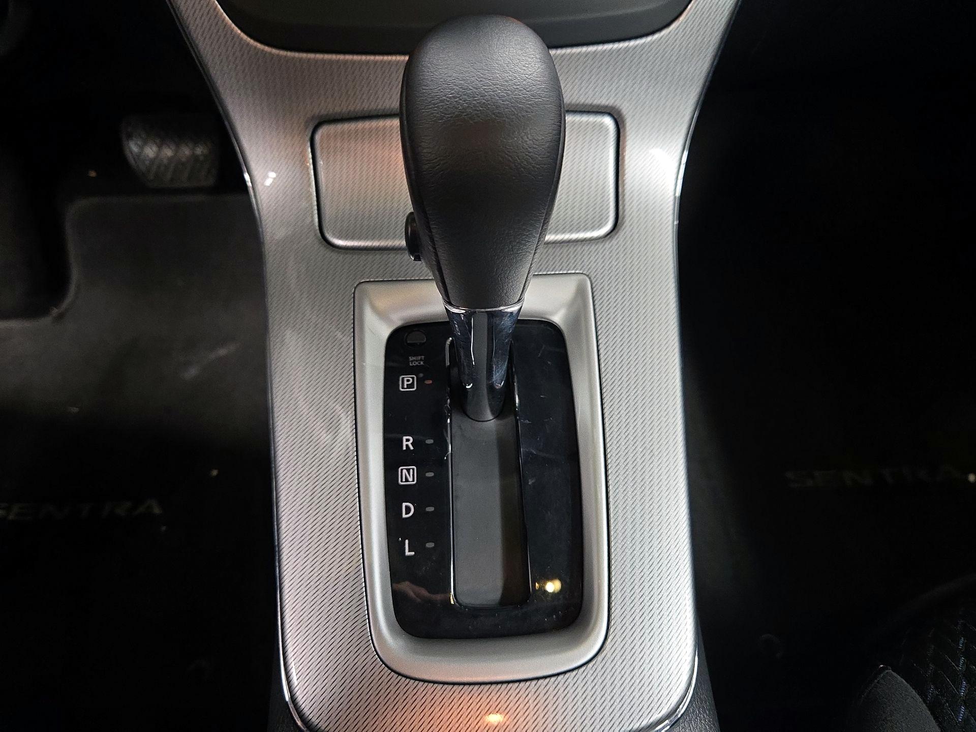 Thumbnail: 2015 Nissan Sentra - 17