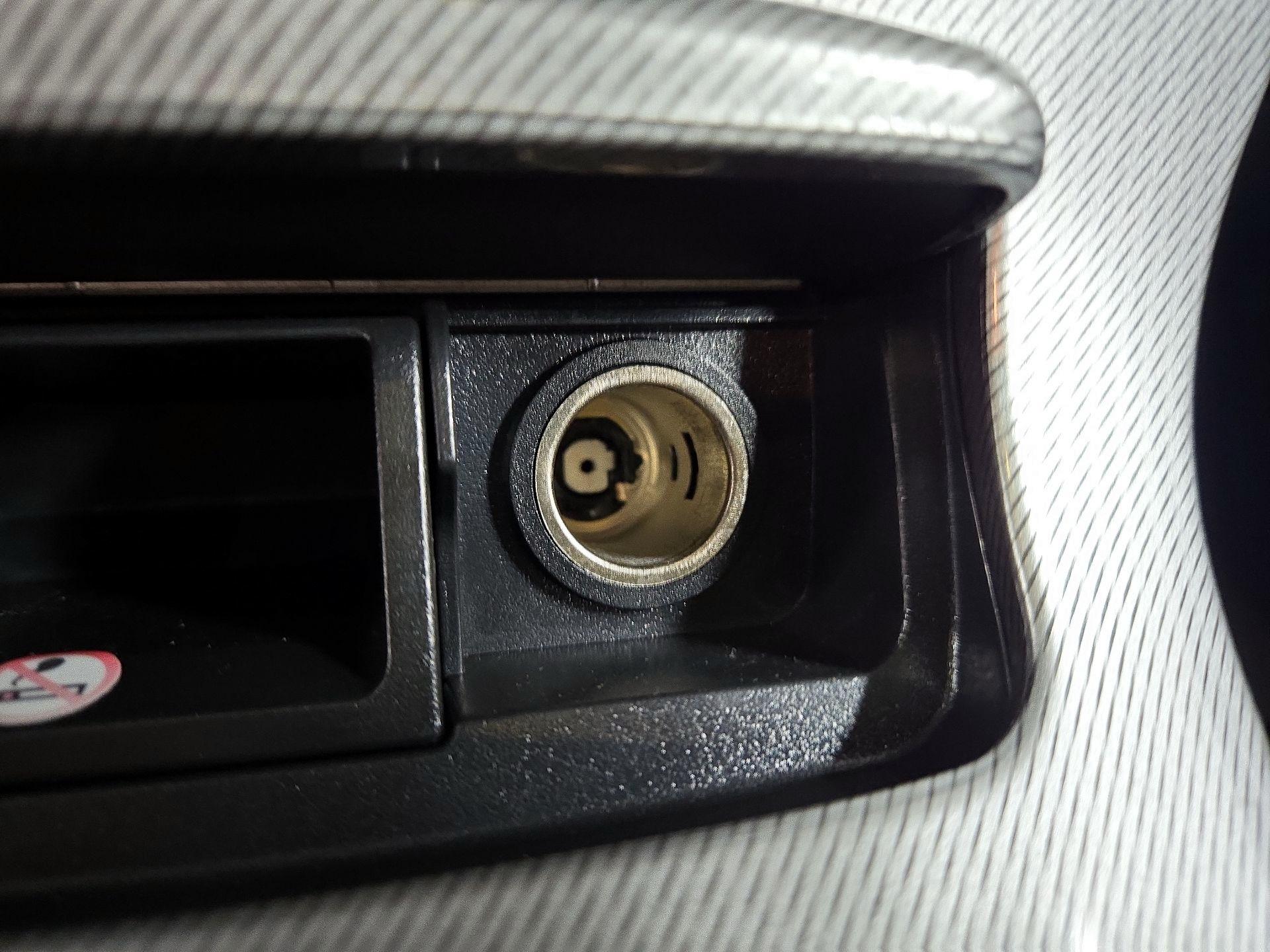 Thumbnail: 2015 Nissan Sentra - 18