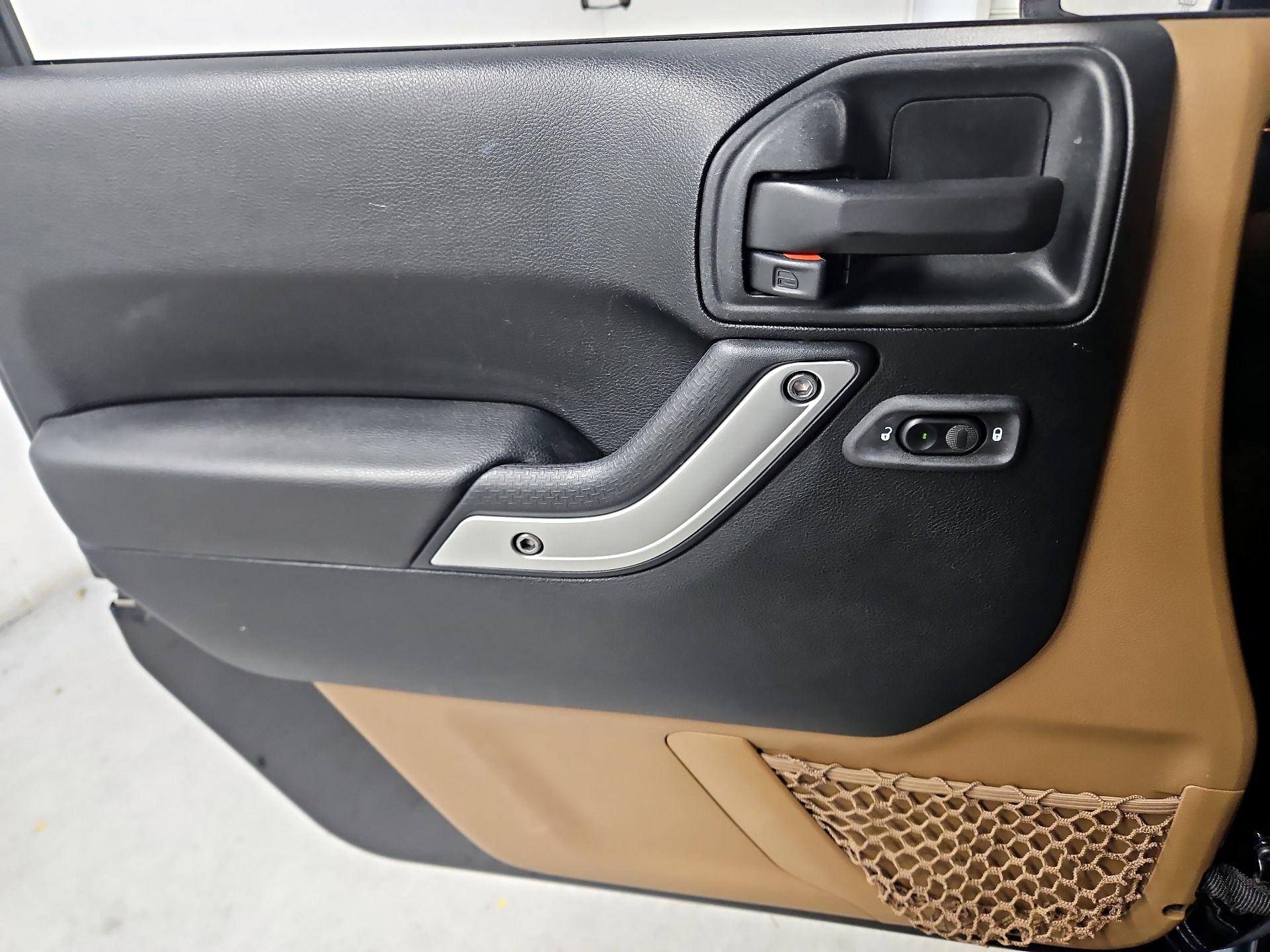 Thumbnail: 2018 Jeep Wrangler - 12