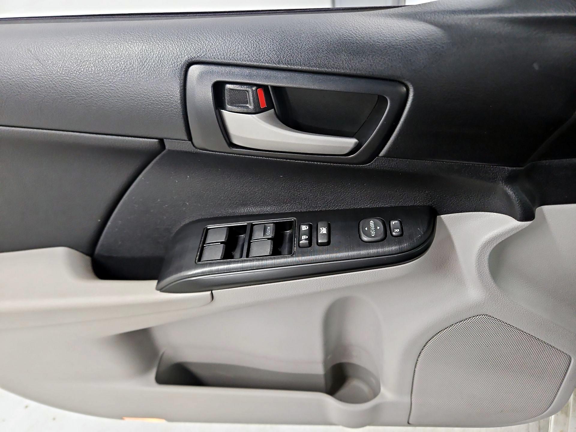 Thumbnail: 2014 Toyota Camry - 12