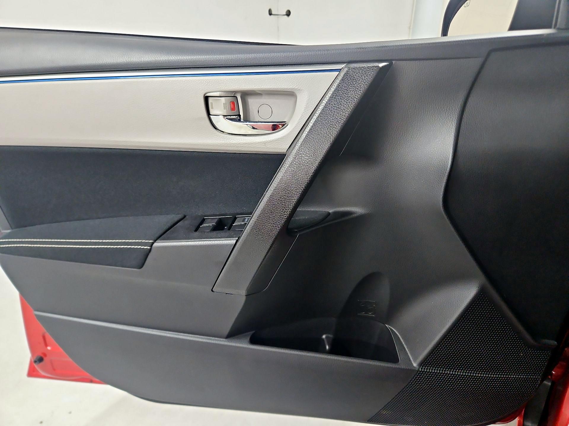 Thumbnail: 2015 Toyota Corolla - 12