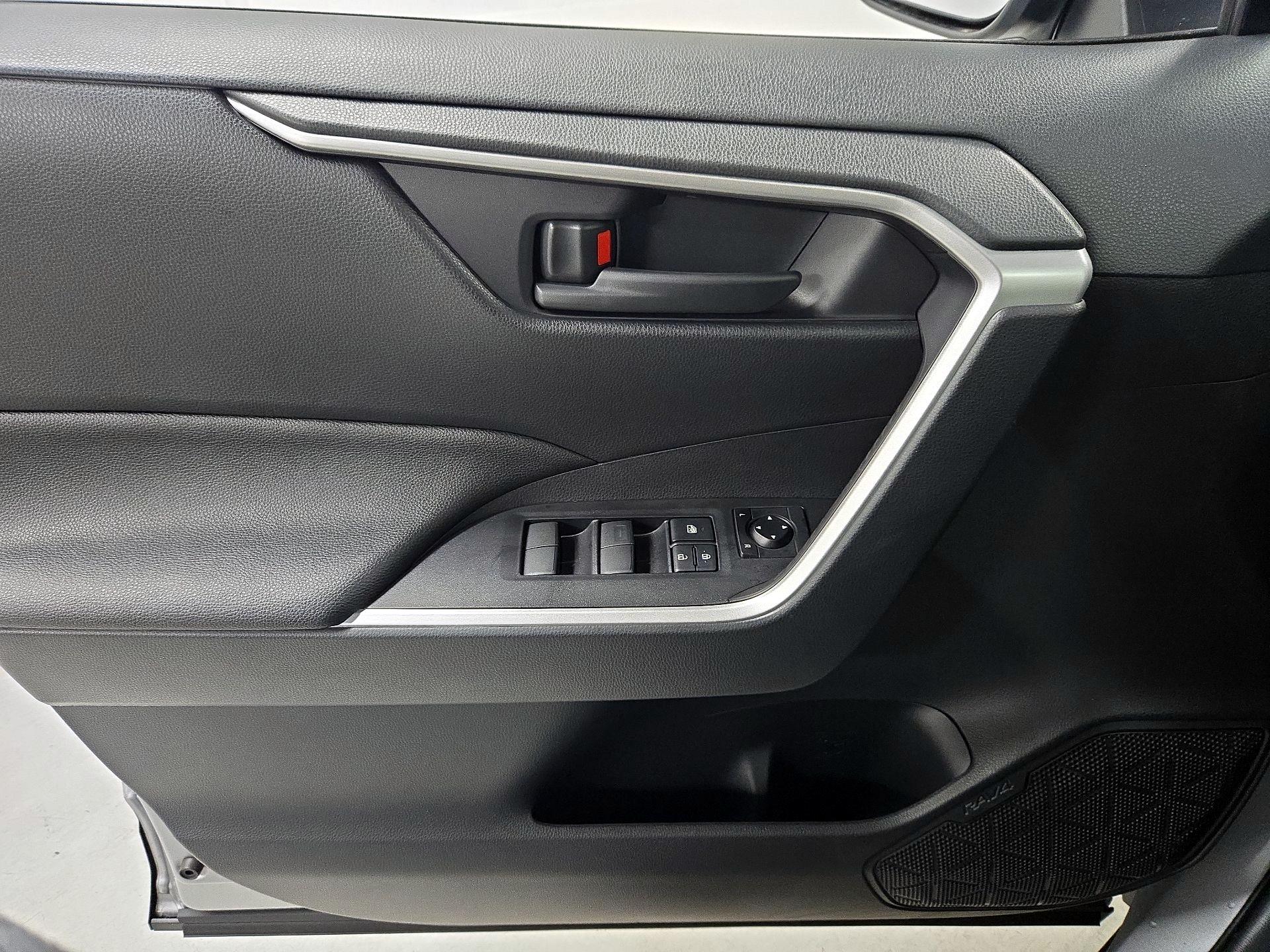 Thumbnail: 2025 Toyota RAV4 - 12