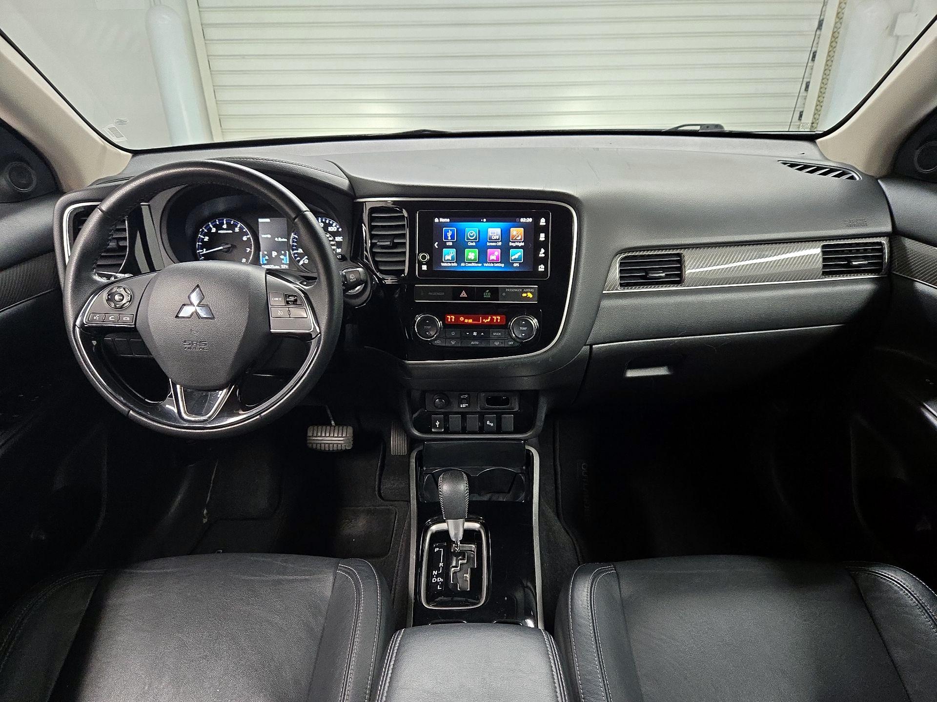 Thumbnail: 2019 Mitsubishi Outlander - 9