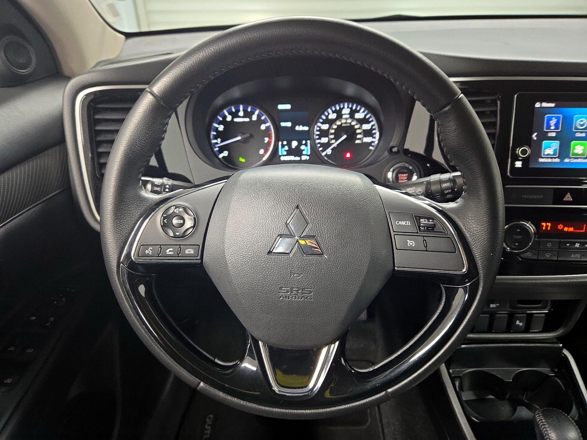 Thumbnail: 2019 Mitsubishi Outlander - 10