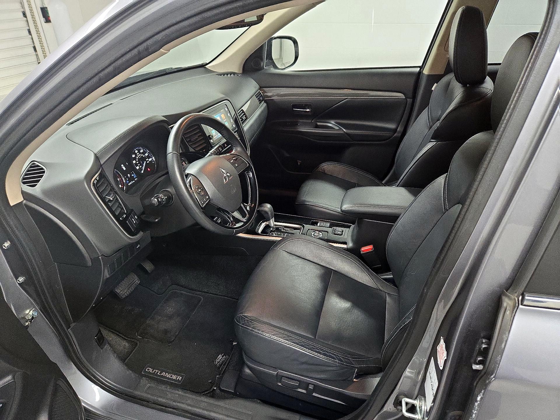 Thumbnail: 2019 Mitsubishi Outlander - 11