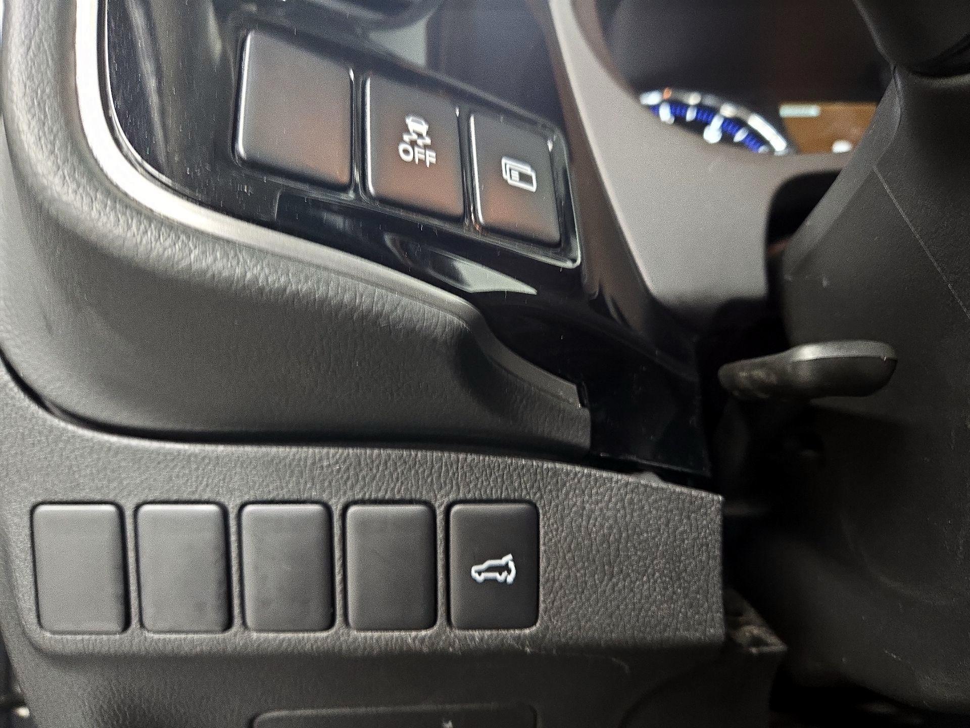 Thumbnail: 2019 Mitsubishi Outlander - 13