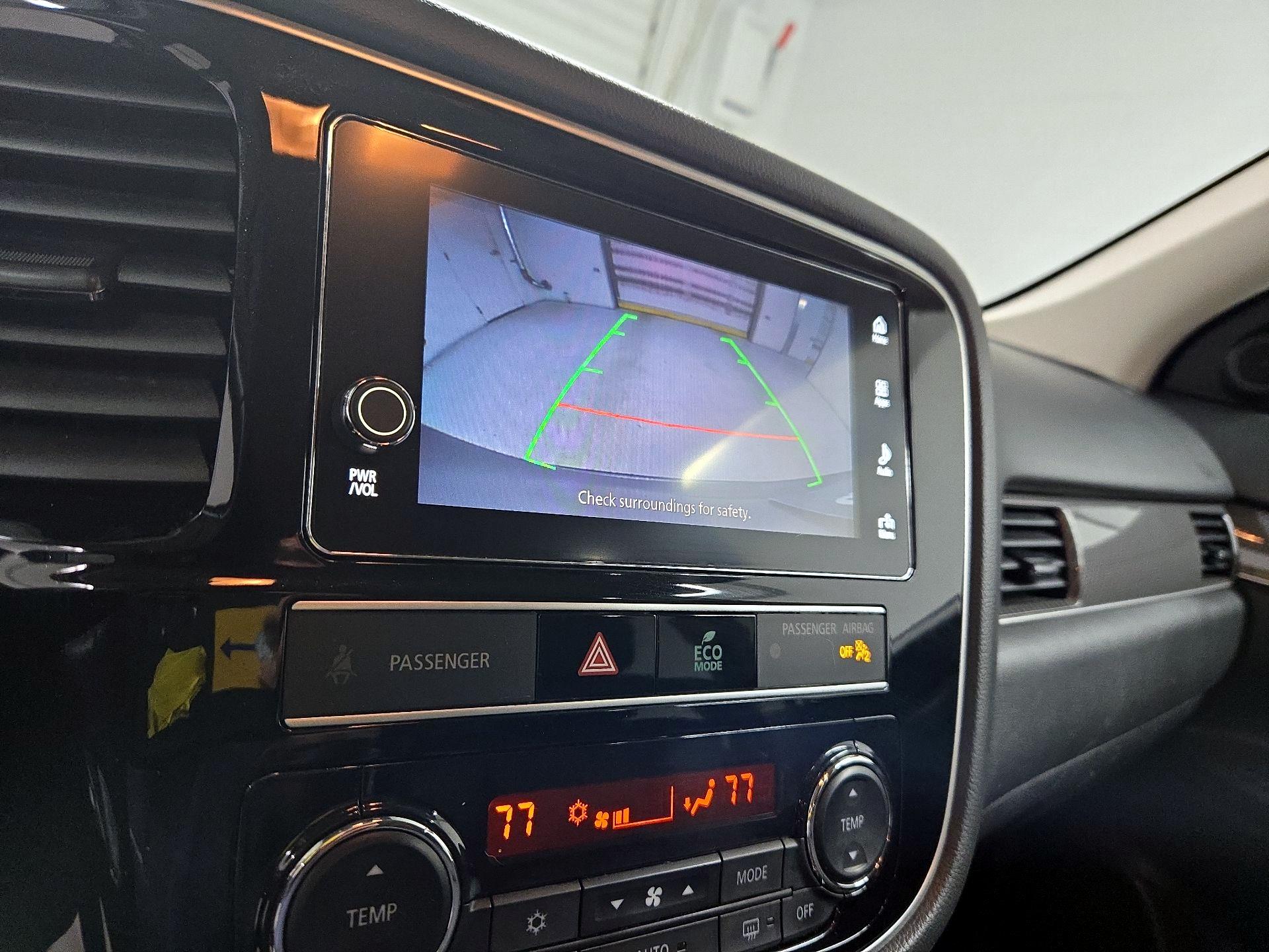 Thumbnail: 2019 Mitsubishi Outlander - 14