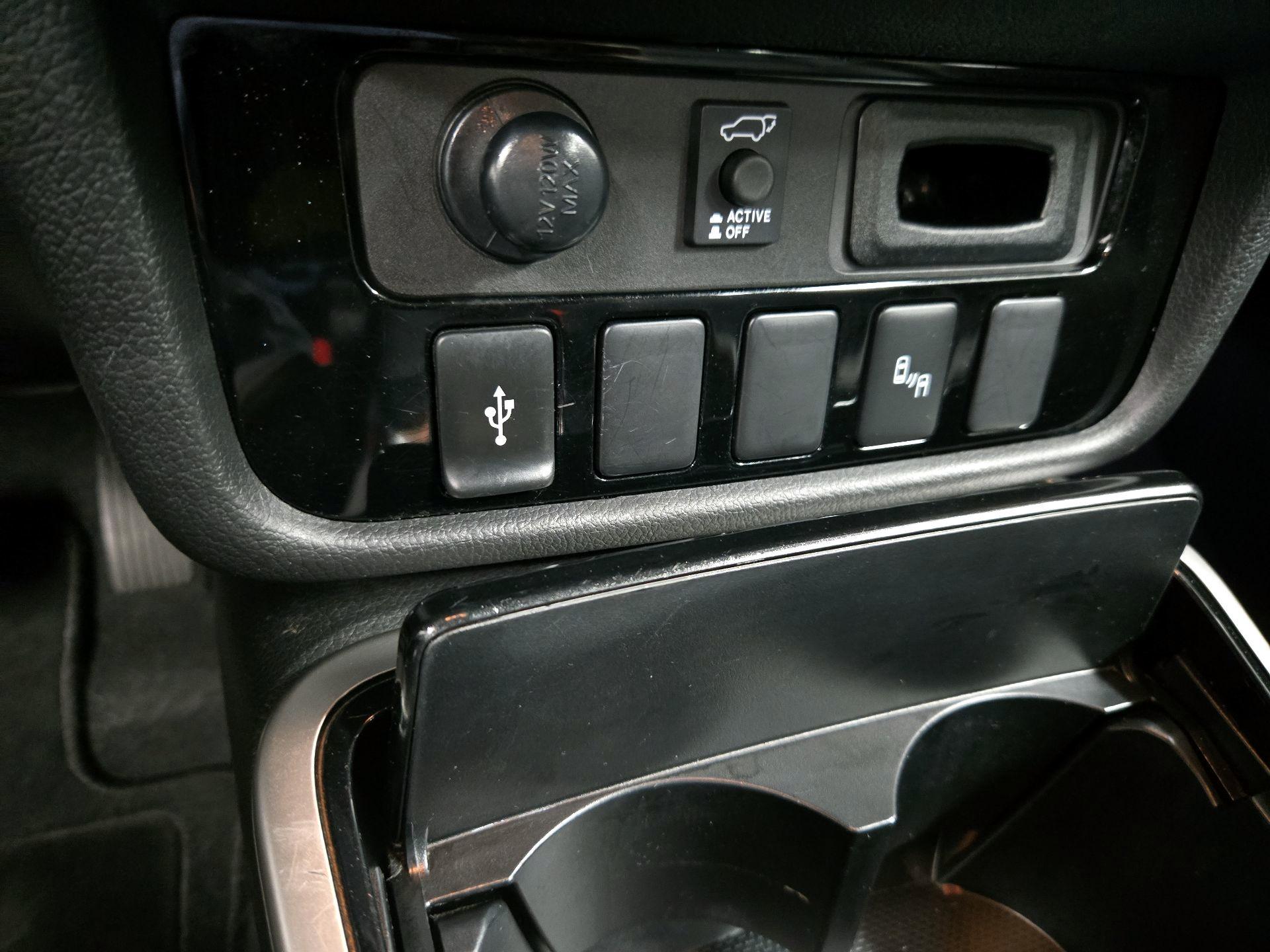 Thumbnail: 2019 Mitsubishi Outlander - 18