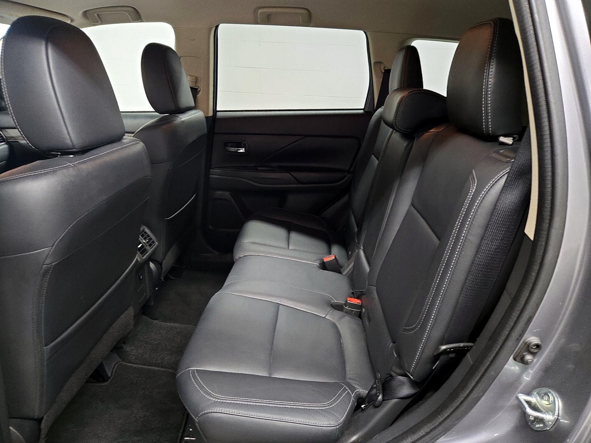 Thumbnail: 2019 Mitsubishi Outlander - 19