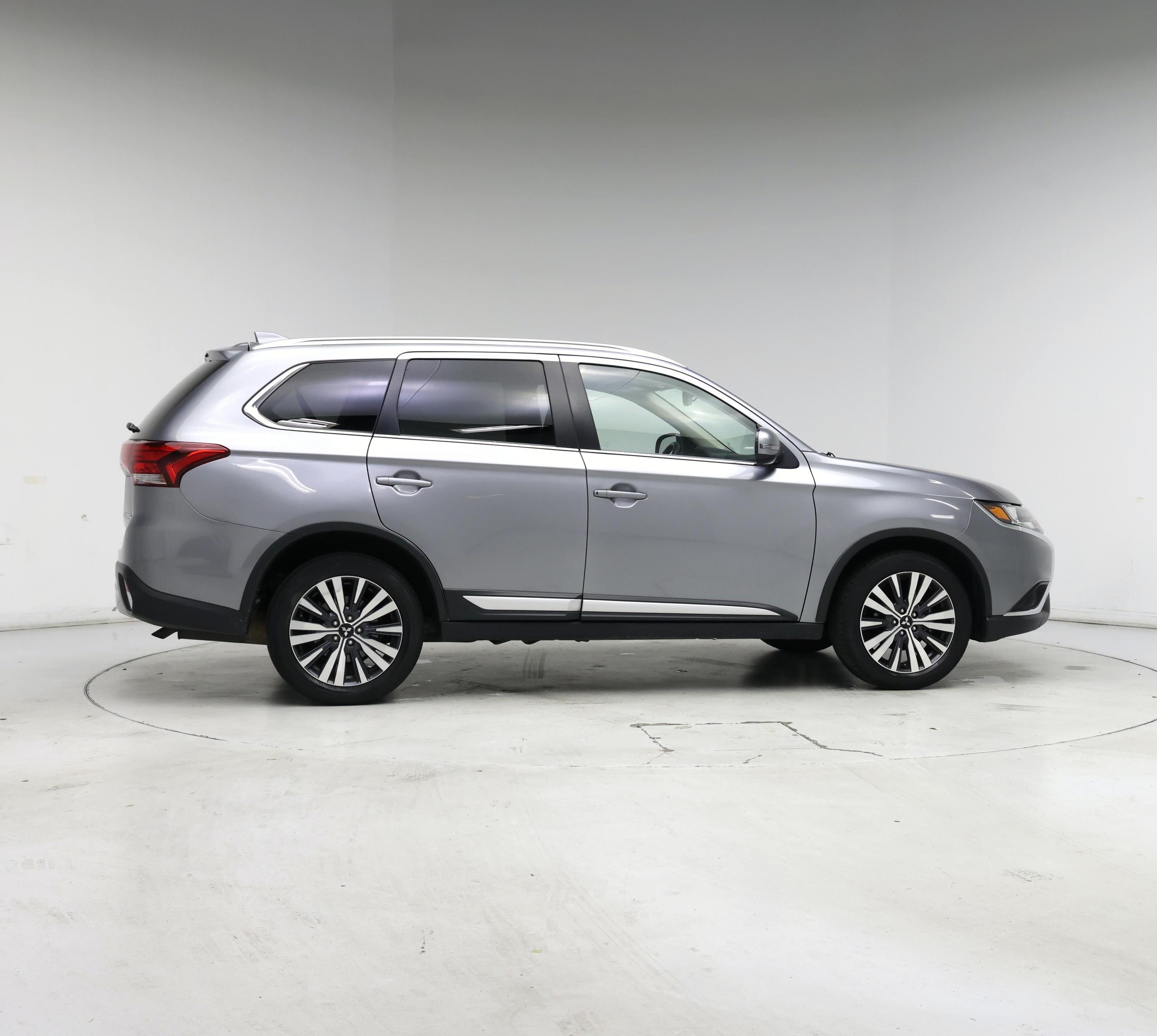 Thumbnail: 2019 Mitsubishi Outlander - 7
