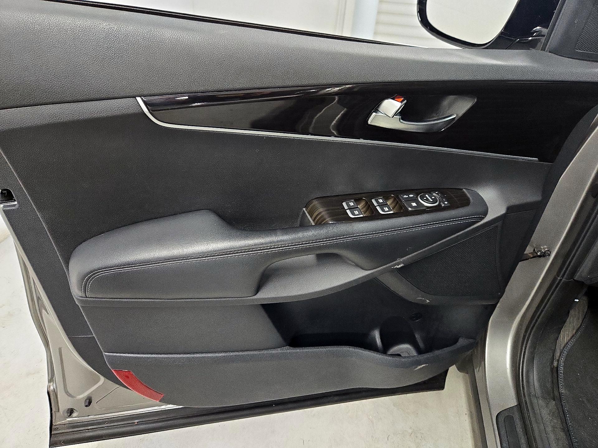 Thumbnail: 2019 Kia Sorento - 12