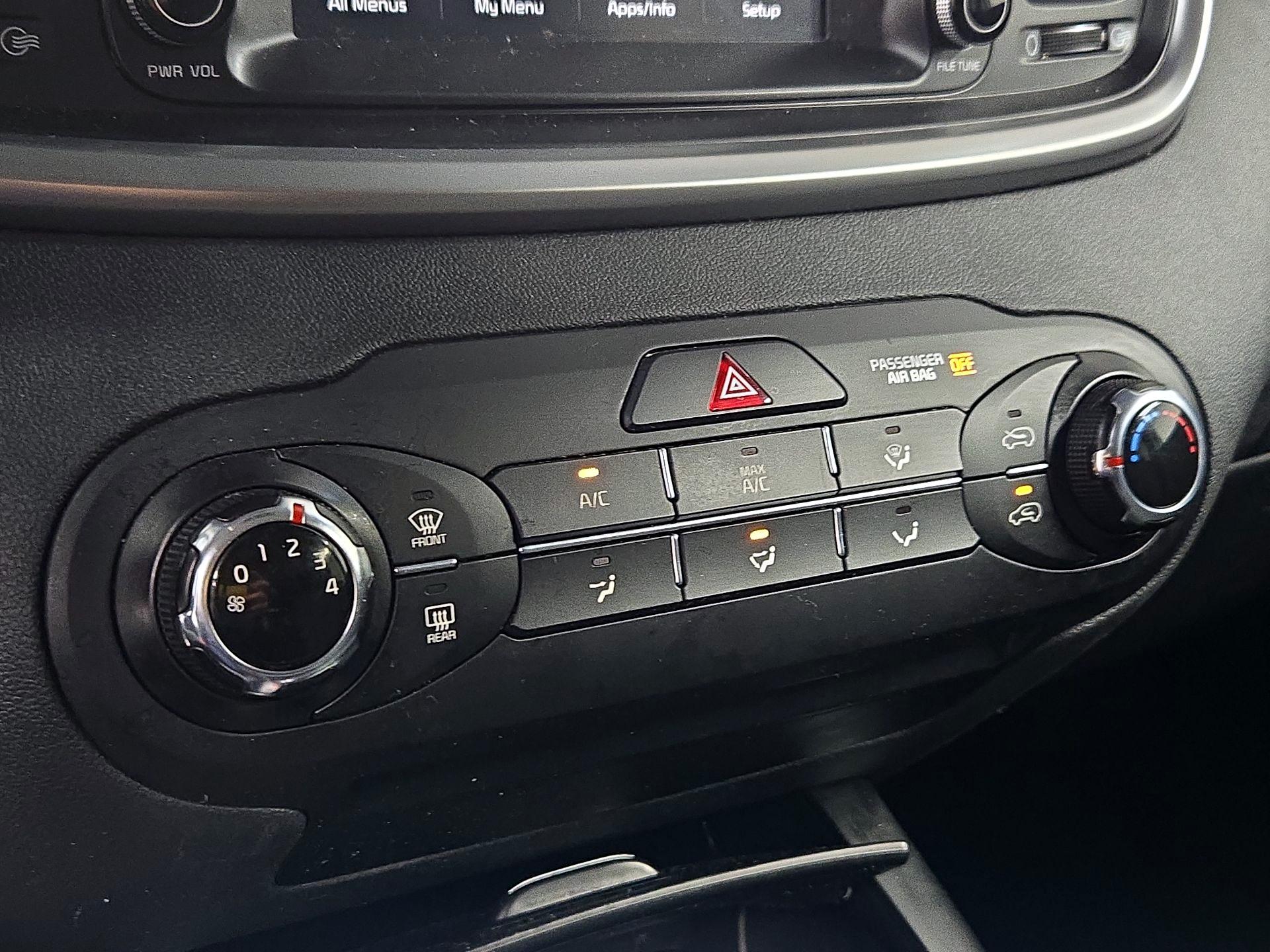 Thumbnail: 2019 Kia Sorento - 16