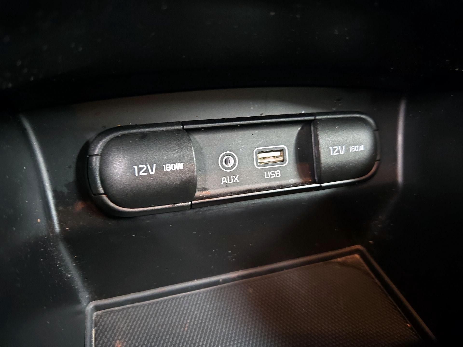 Thumbnail: 2019 Kia Sorento - 18