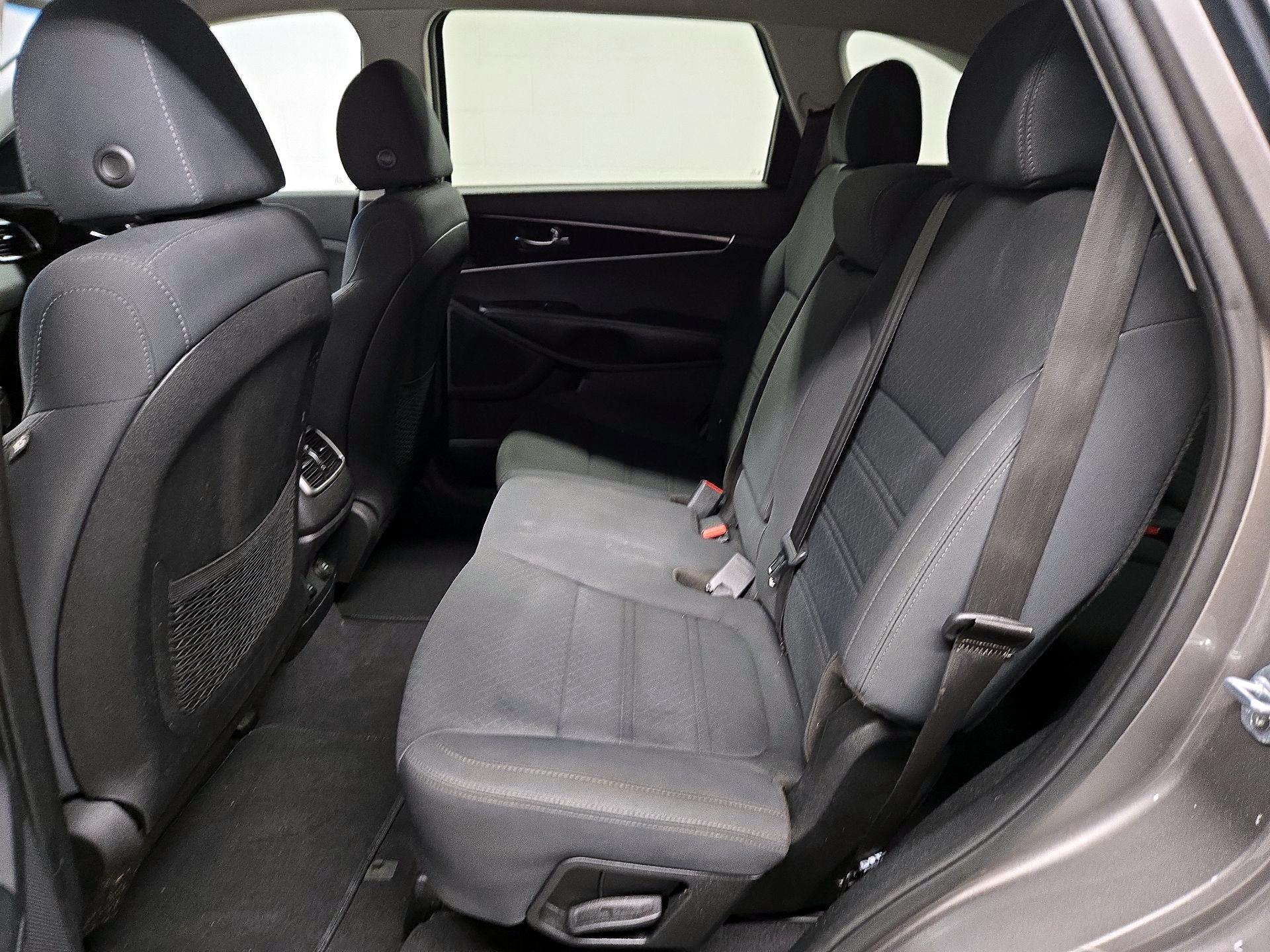 Thumbnail: 2019 Kia Sorento - 19