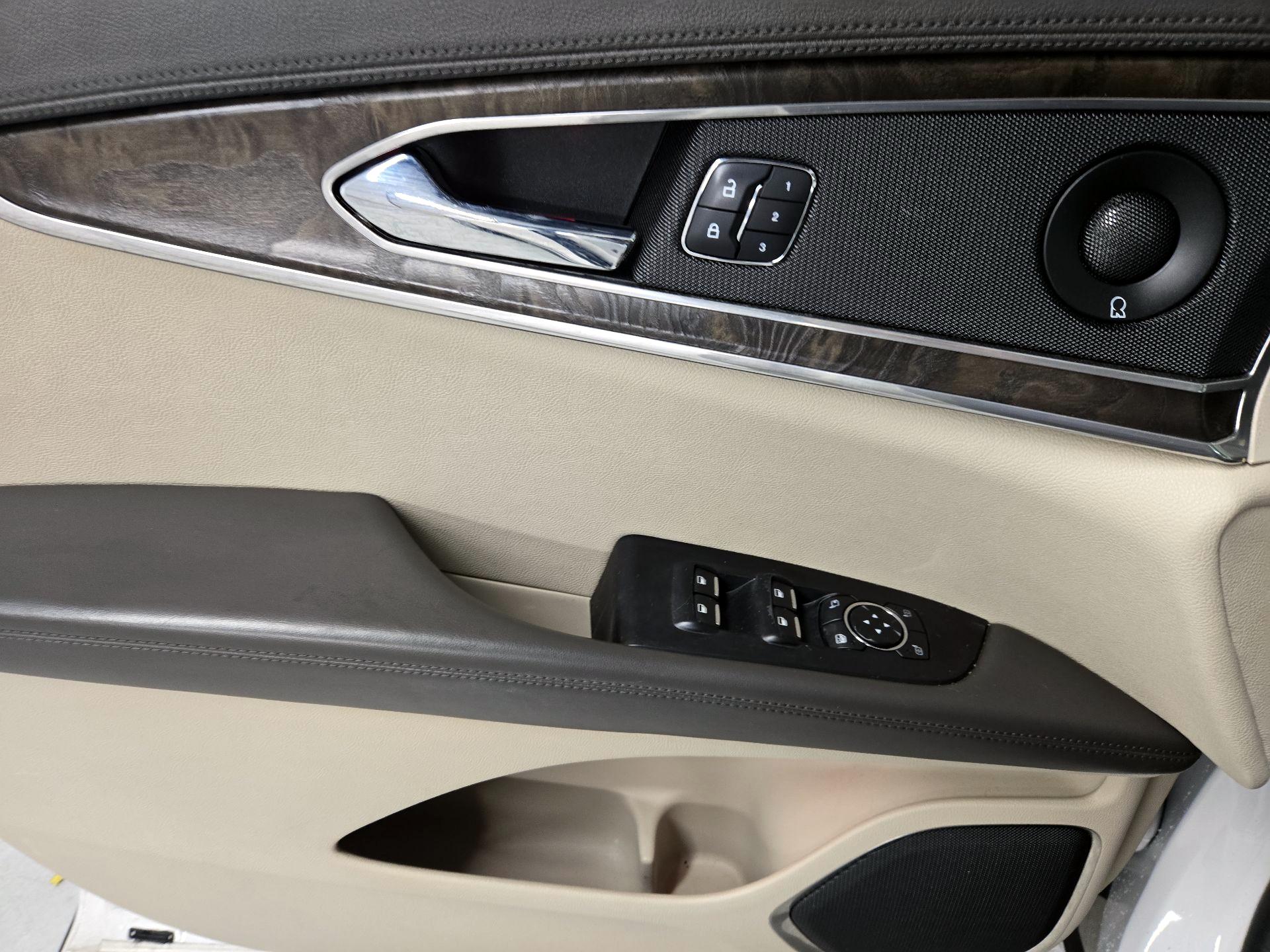 Thumbnail: 2017 Lincoln MKX - 12