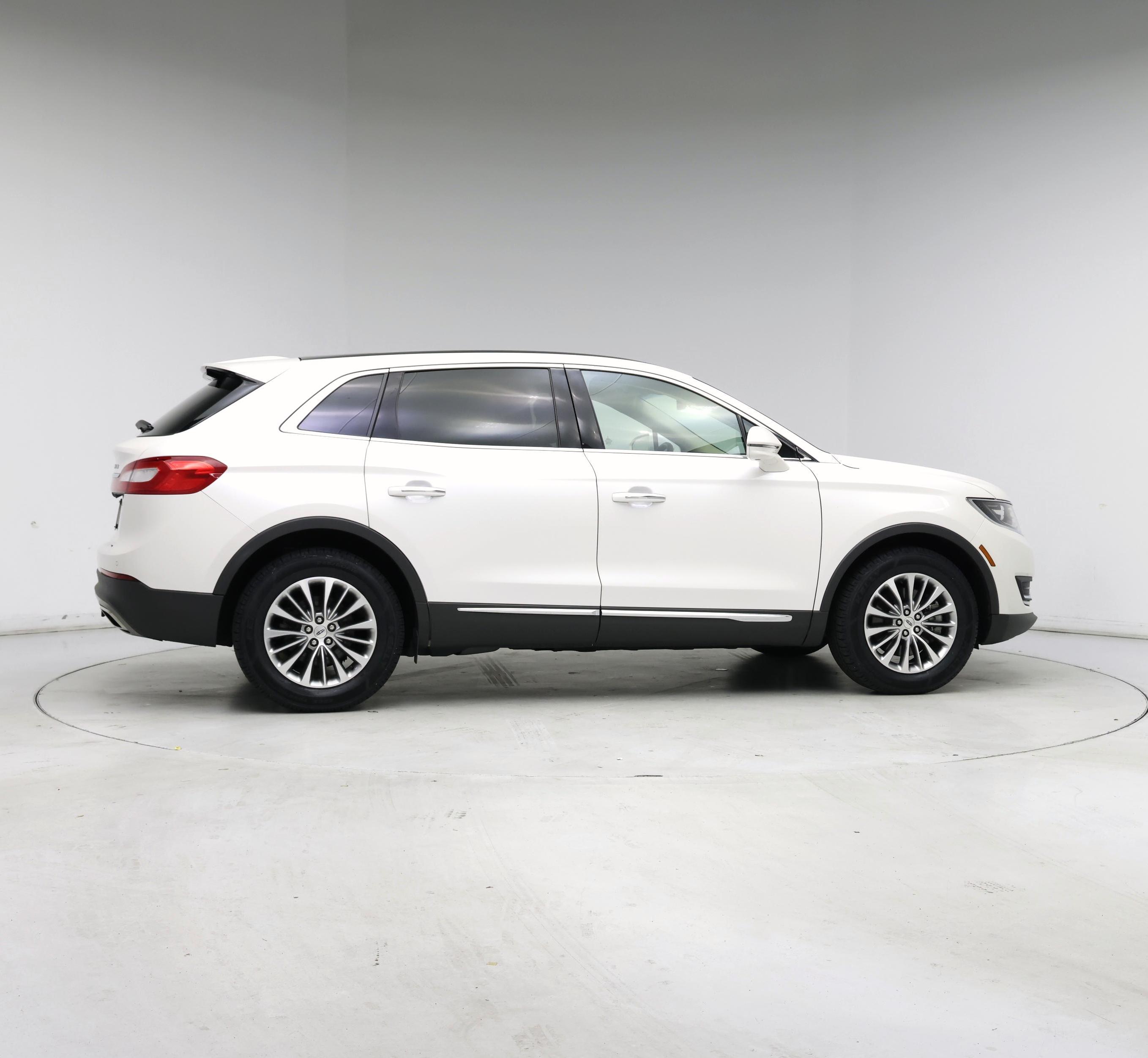 Thumbnail: 2017 Lincoln MKX - 7