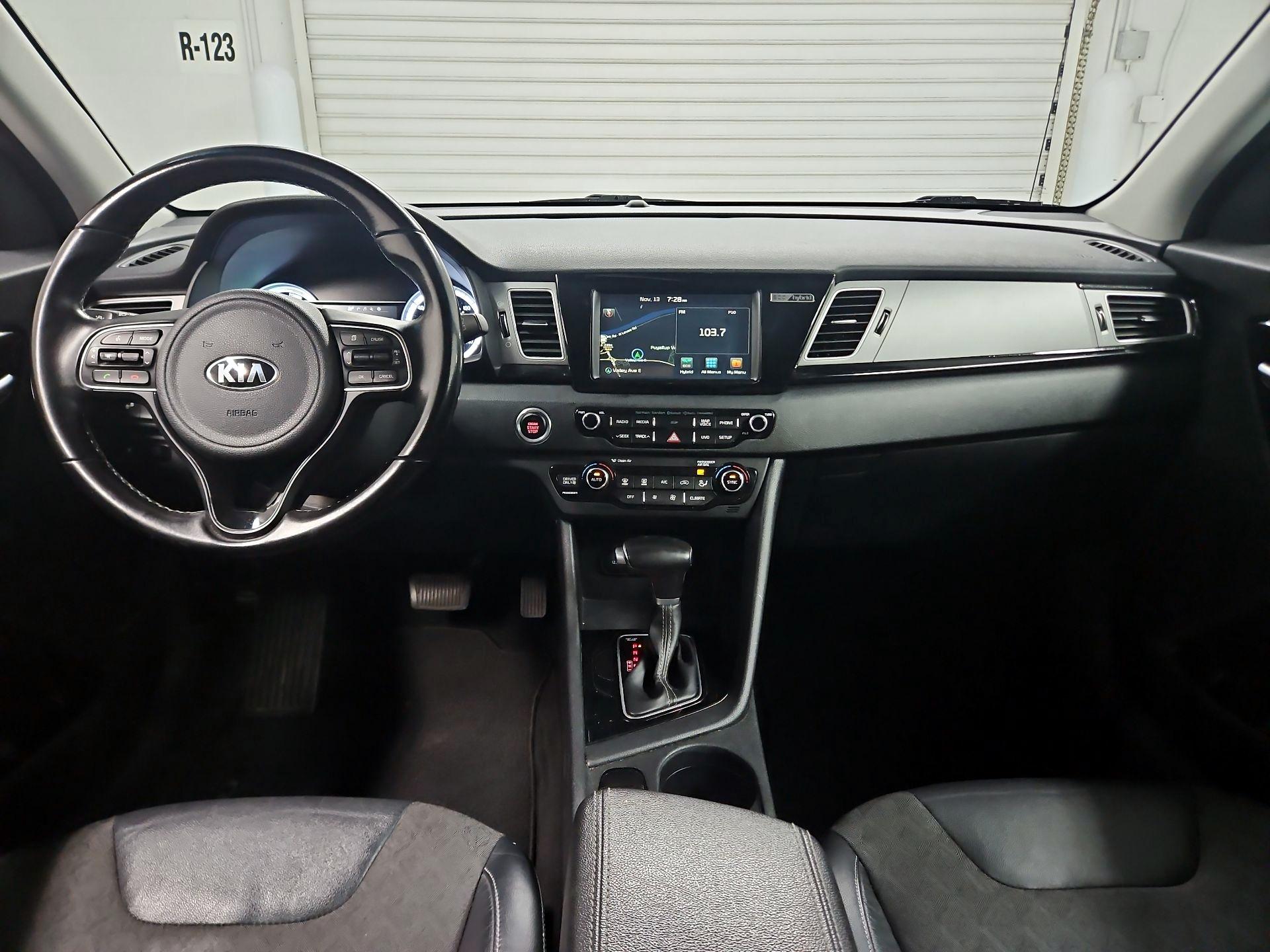 Thumbnail: 2017 Kia Niro - 9