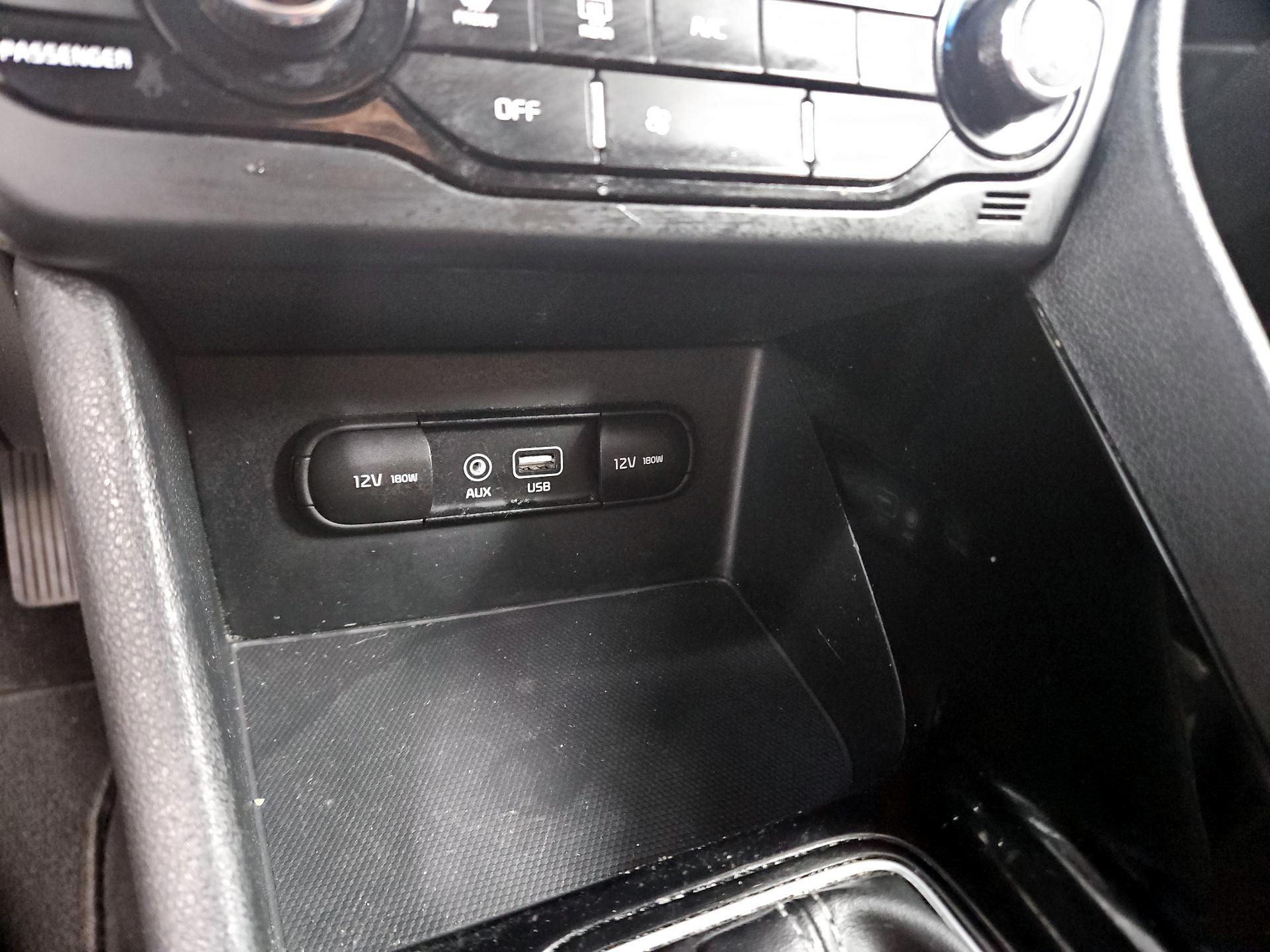 Thumbnail: 2017 Kia Niro - 19