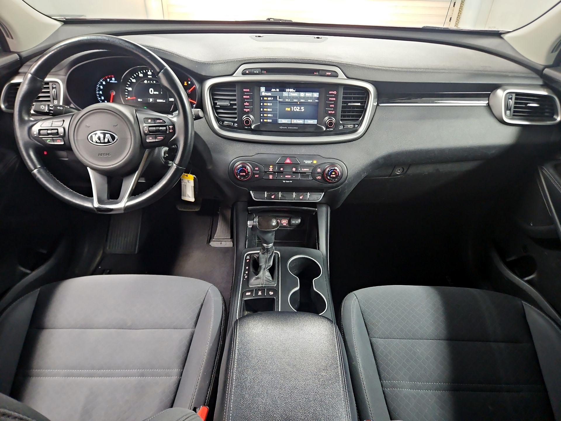 Thumbnail: 2017 Kia Sorento - 9