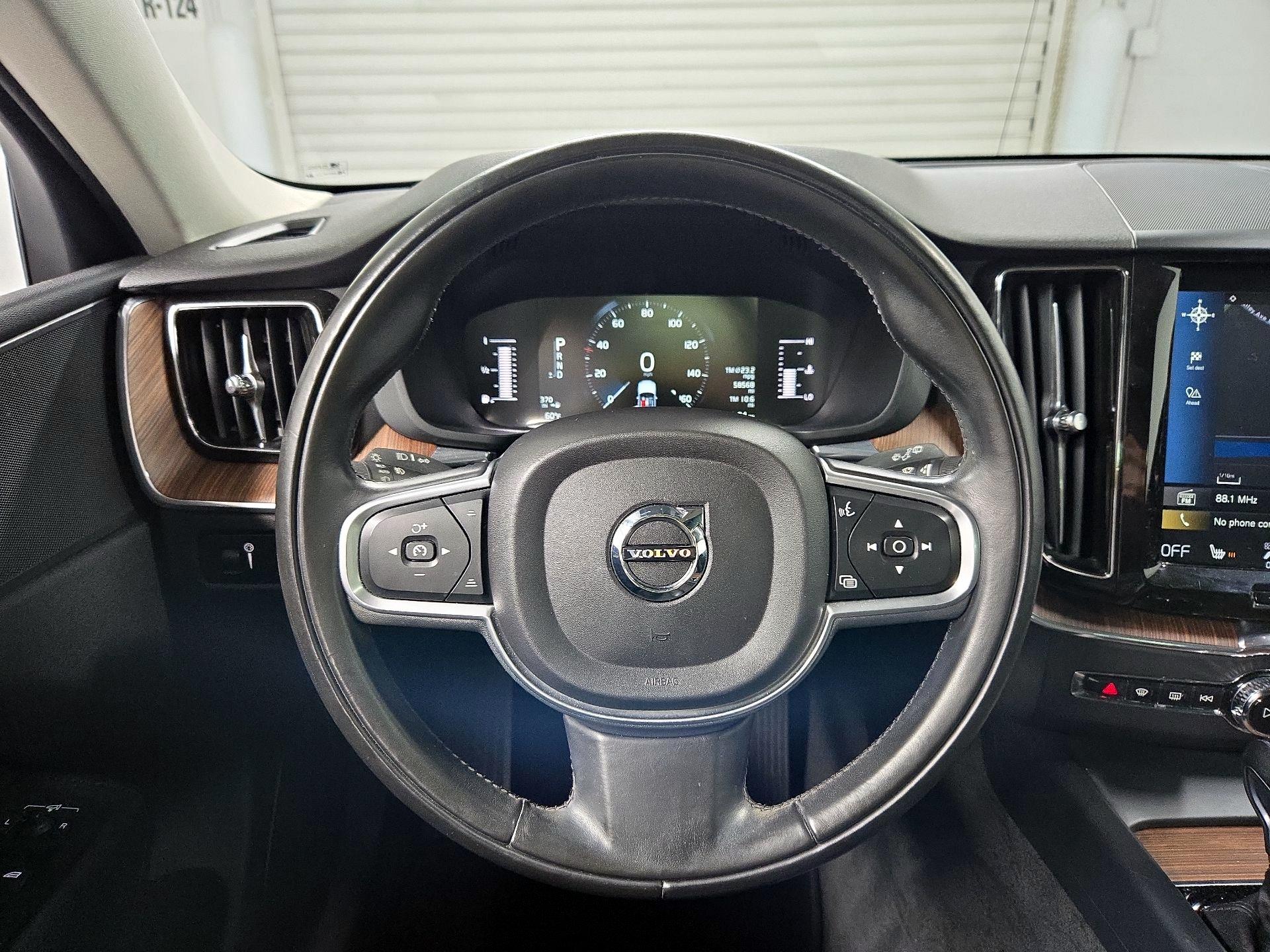 Thumbnail: 2019 Volvo XC60 - 10