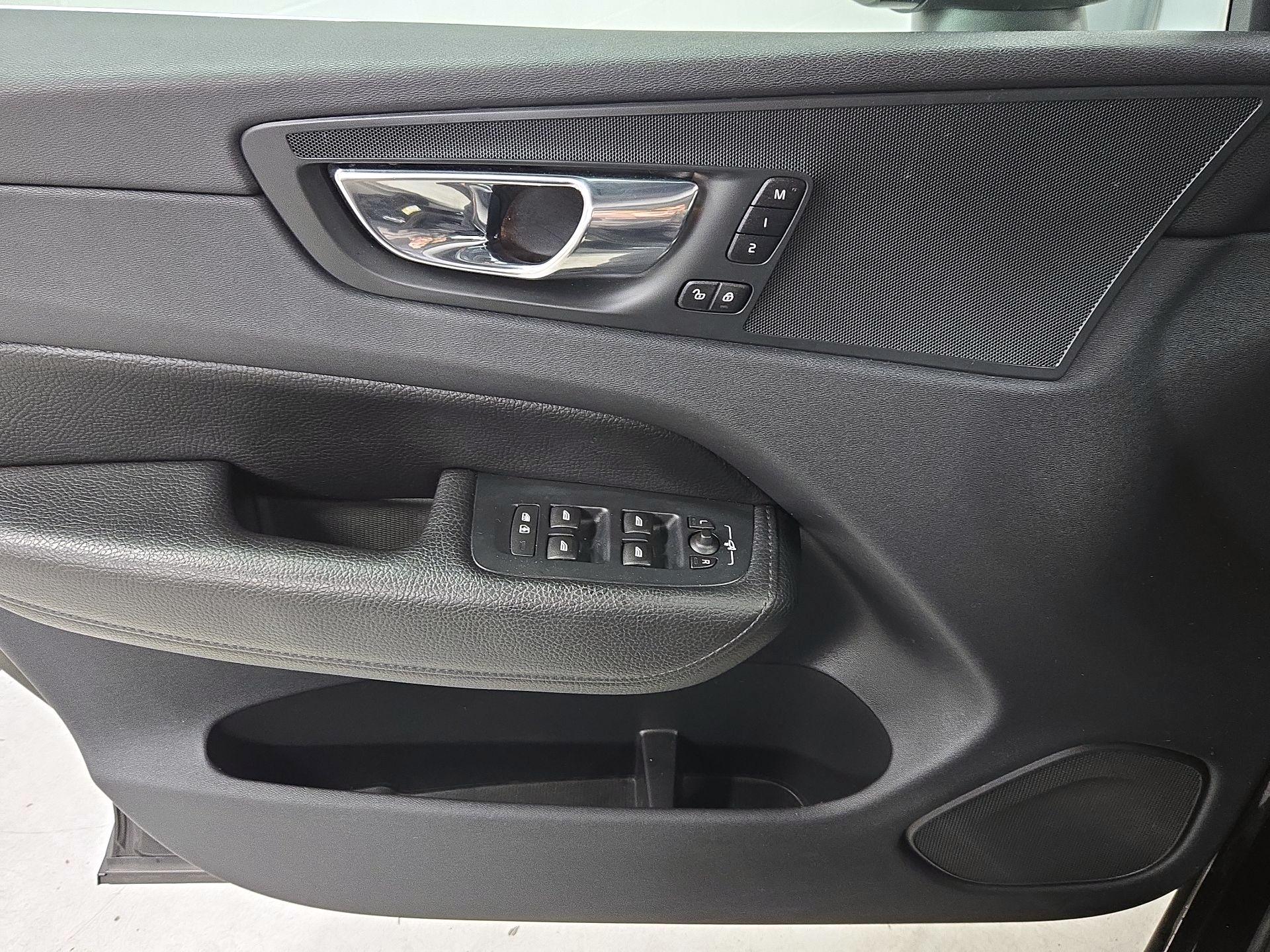 Thumbnail: 2019 Volvo XC60 - 12