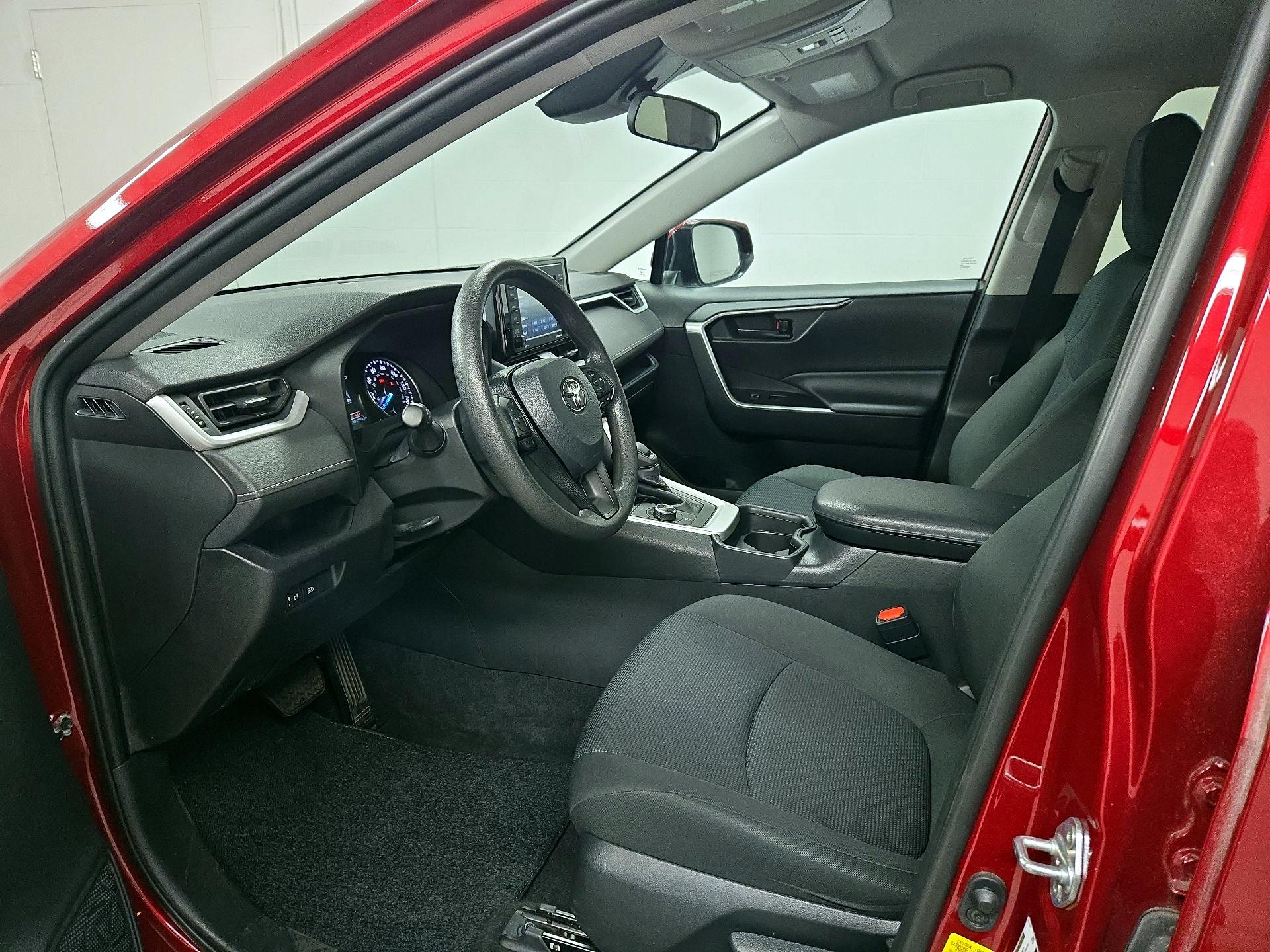 Thumbnail: 2020 Toyota RAV4 - 11