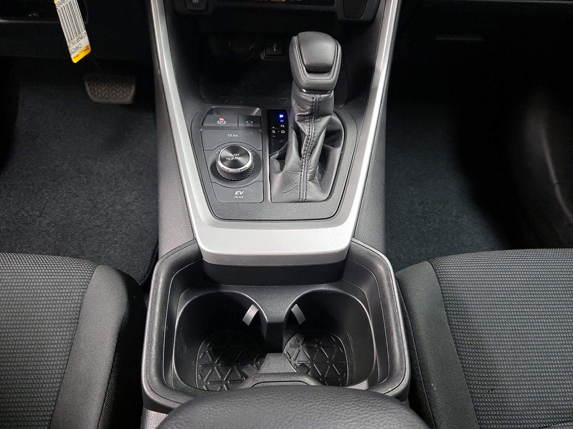 Thumbnail: 2020 Toyota RAV4 - 17