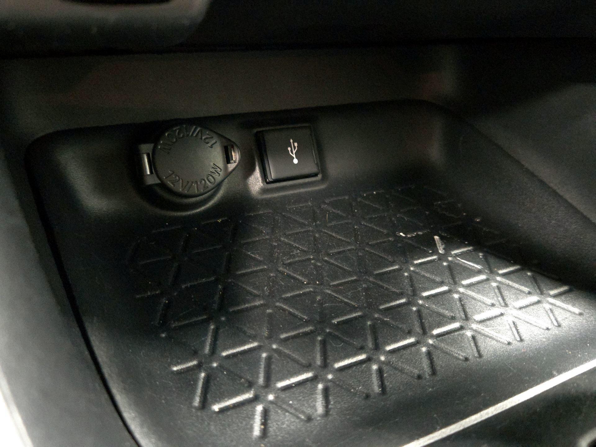 Thumbnail: 2020 Toyota RAV4 - 18