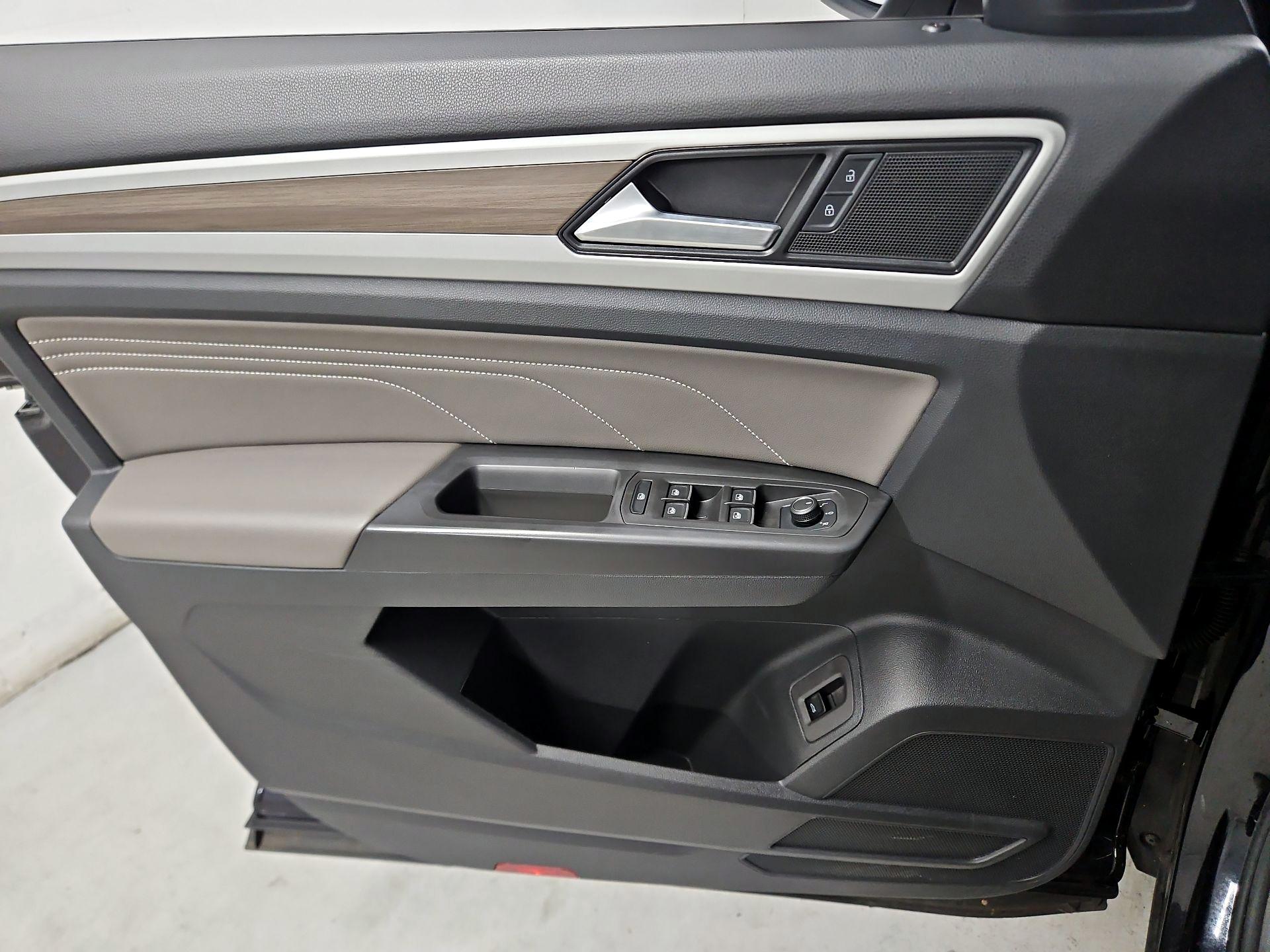 Thumbnail: 2023 Volkswagen Atlas - 12