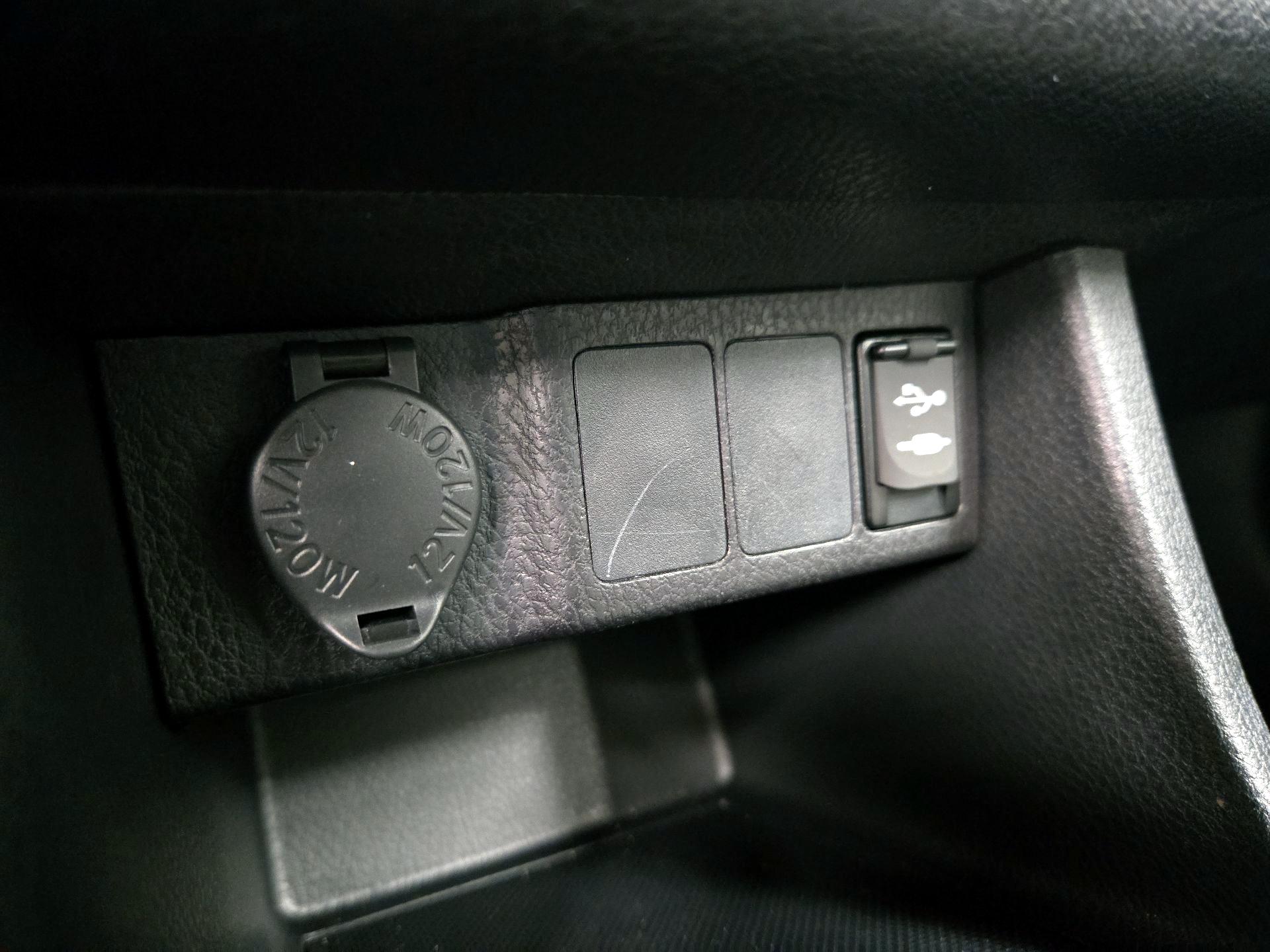 Thumbnail: 2019 Toyota Corolla - 18