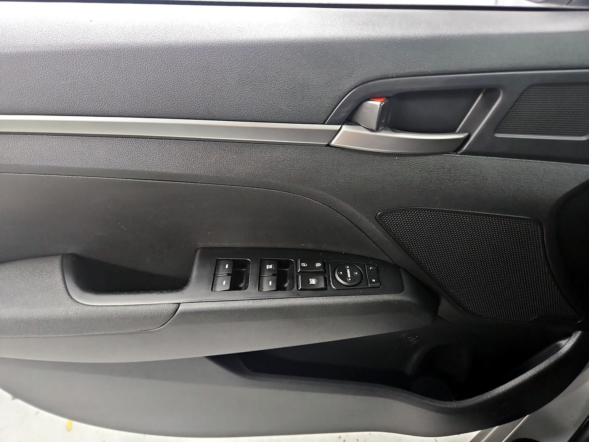 Thumbnail: 2020 Hyundai Elantra - 12