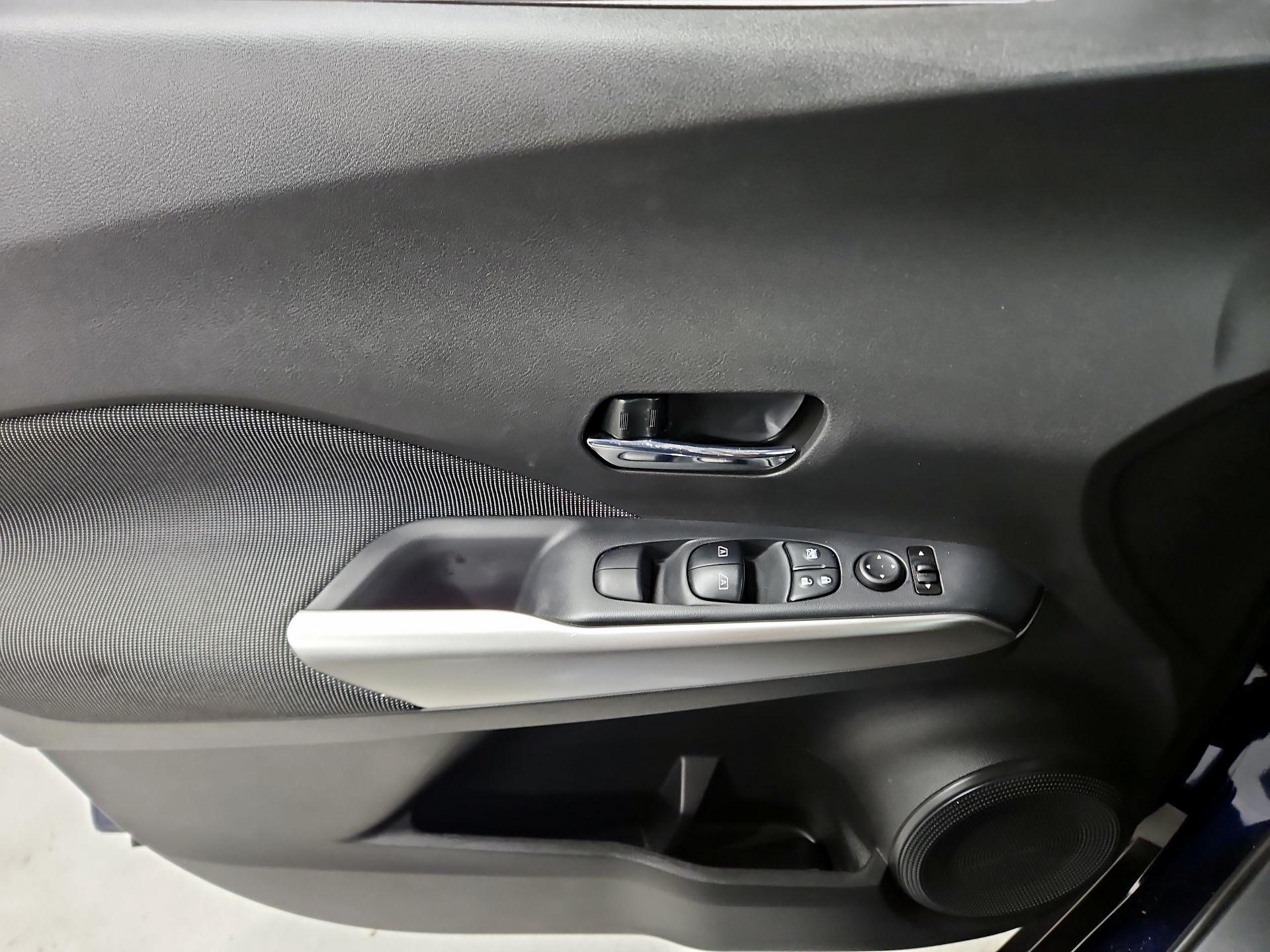 Thumbnail: 2019 Nissan Kicks - 12