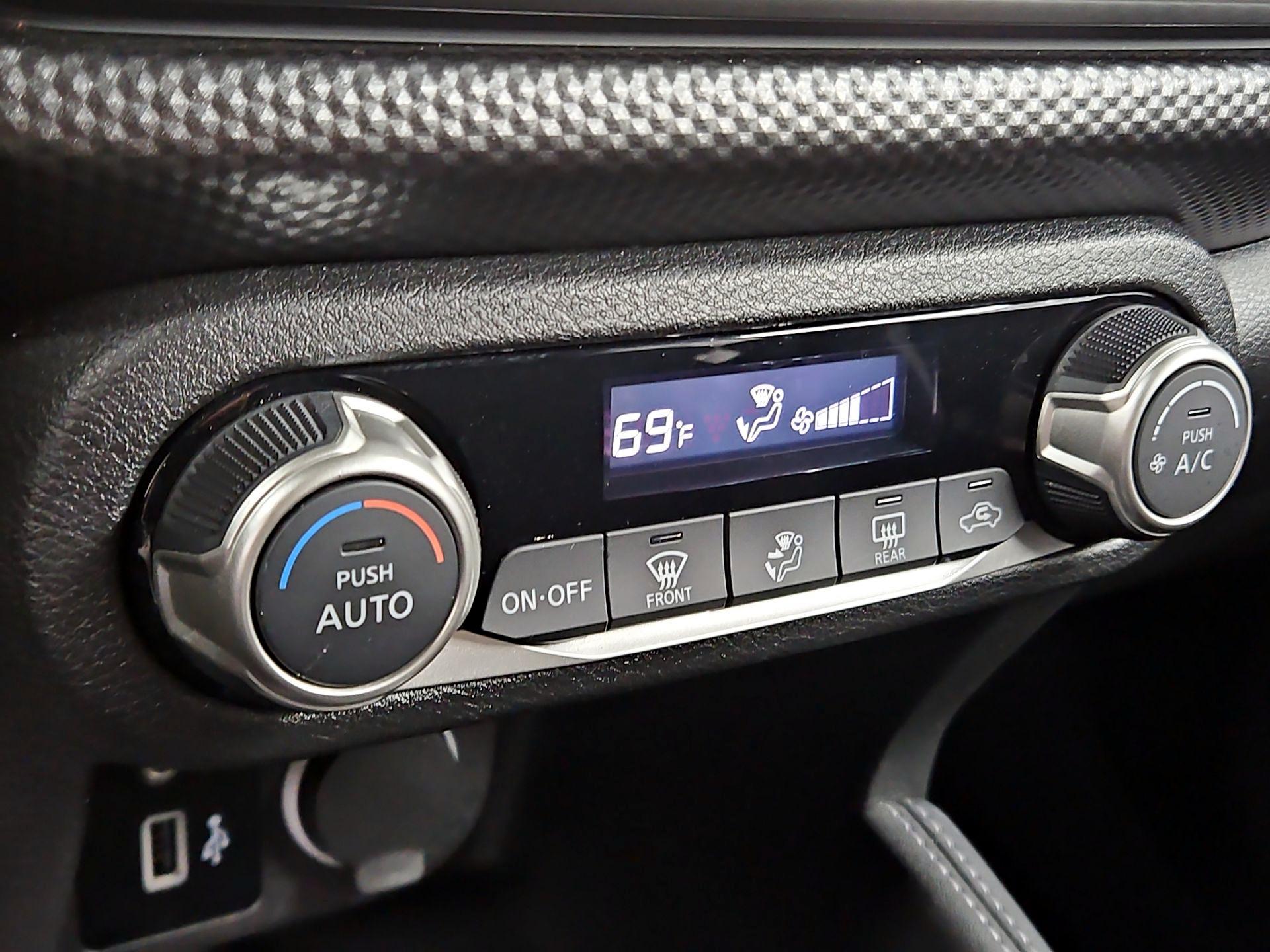 Thumbnail: 2019 Nissan Kicks - 16