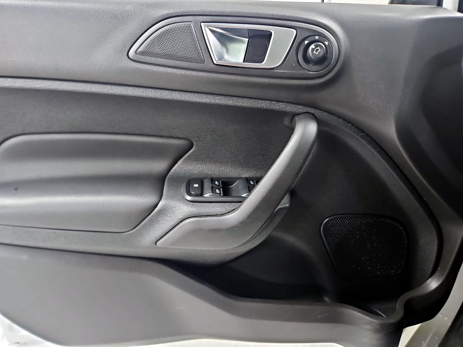 Thumbnail: 2014 Ford Fiesta - 12