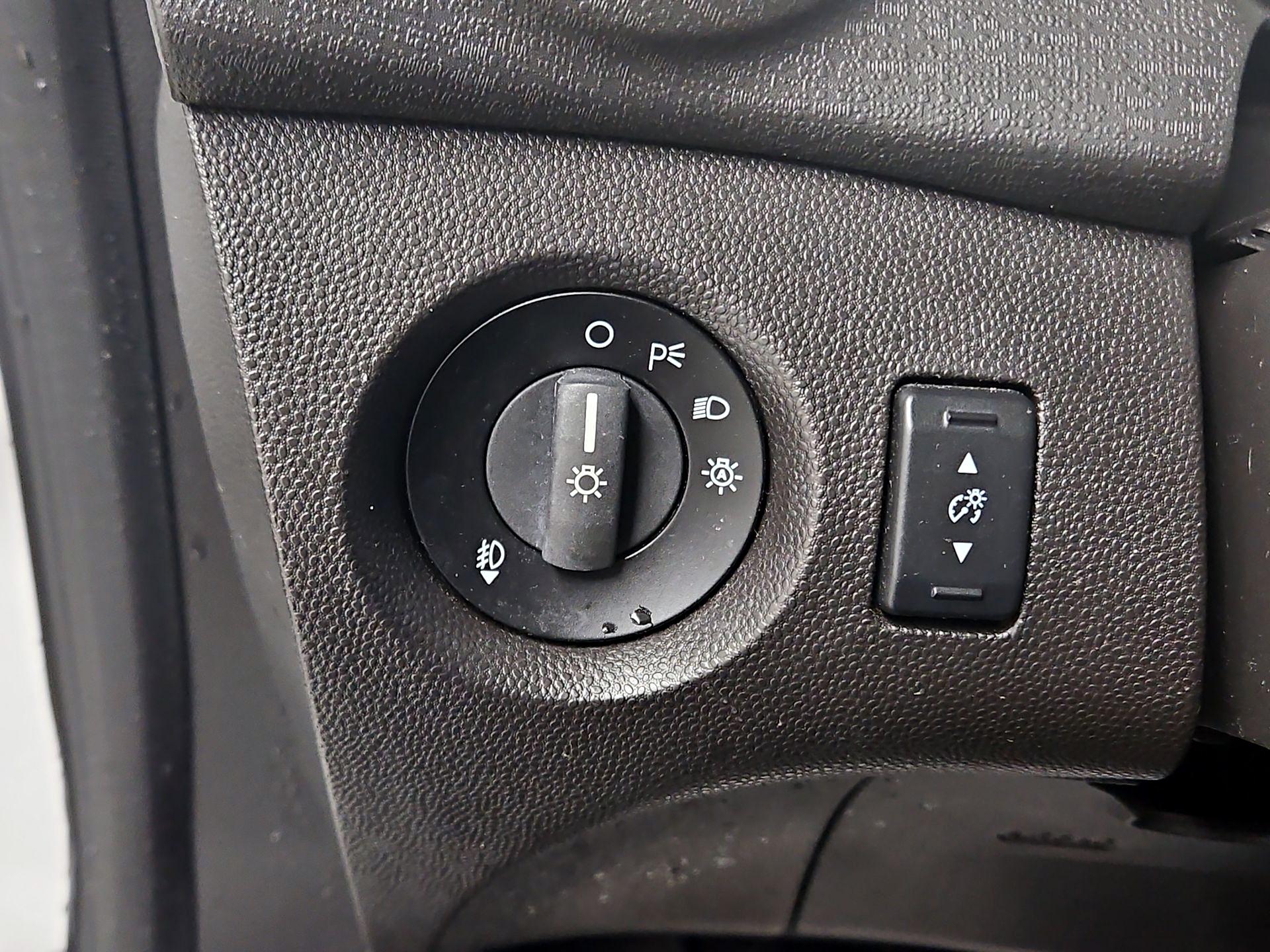 Thumbnail: 2014 Ford Fiesta - 13