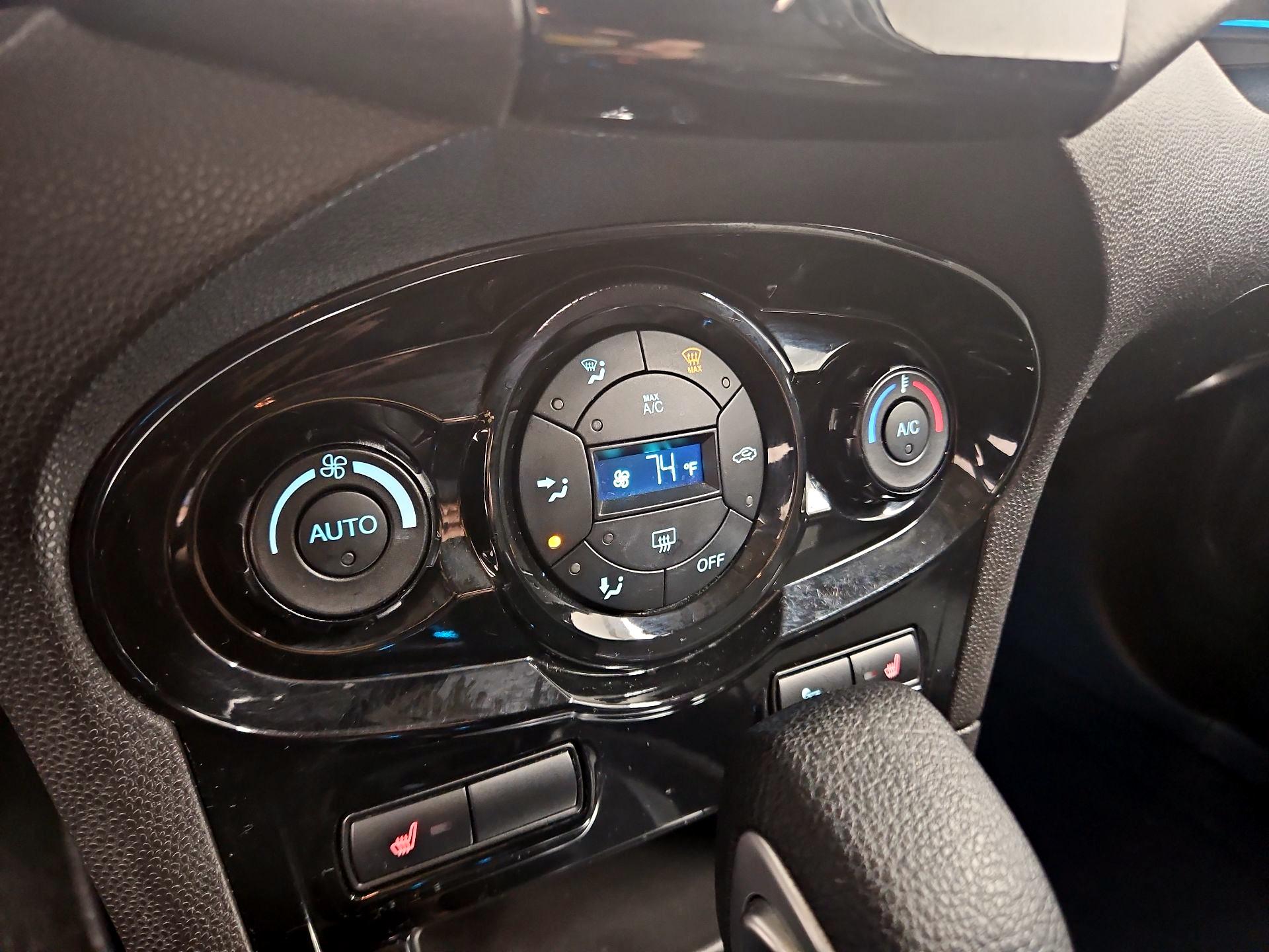 Thumbnail: 2014 Ford Fiesta - 17