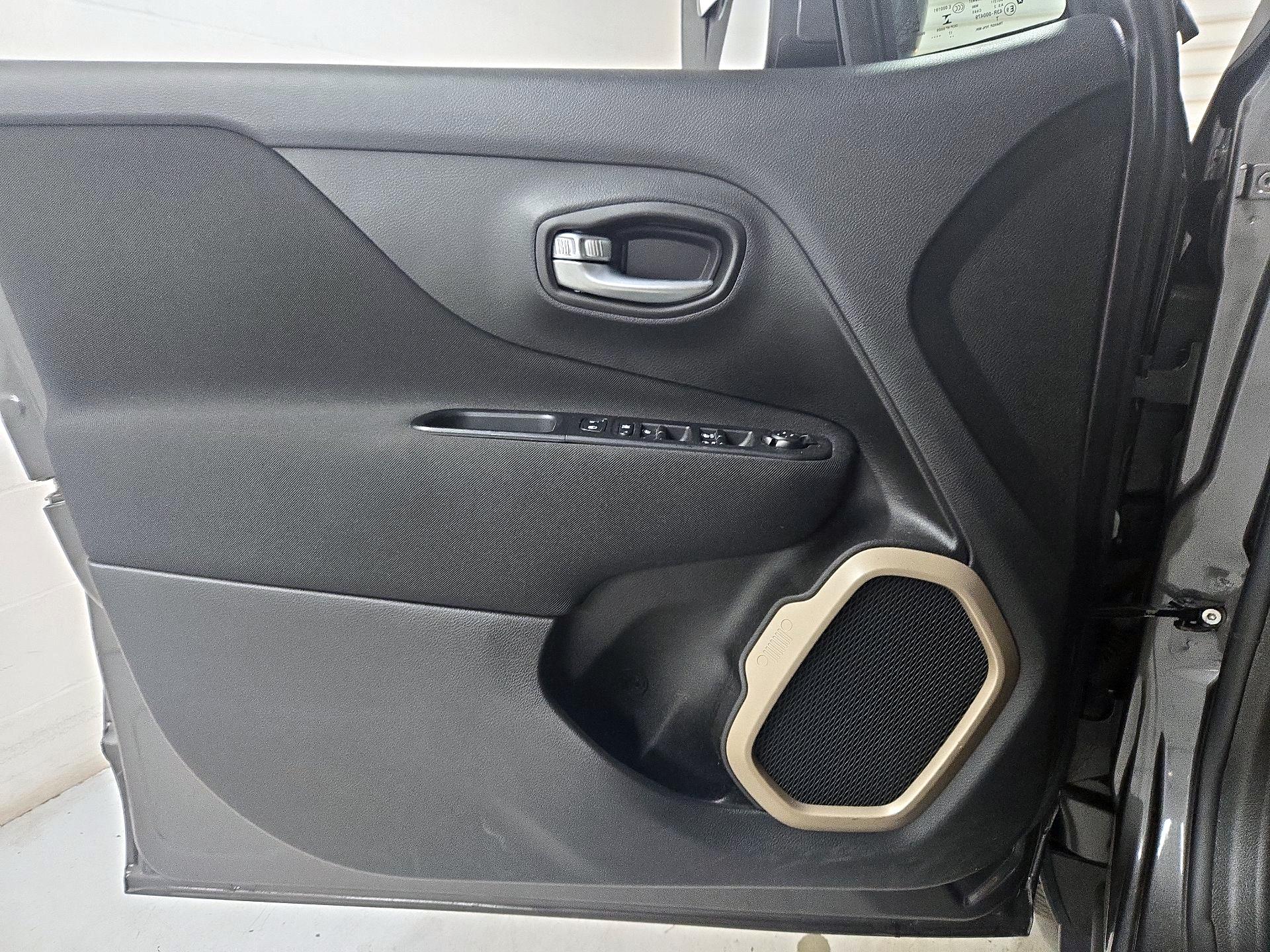 Thumbnail: 2017 Jeep Renegade - 12