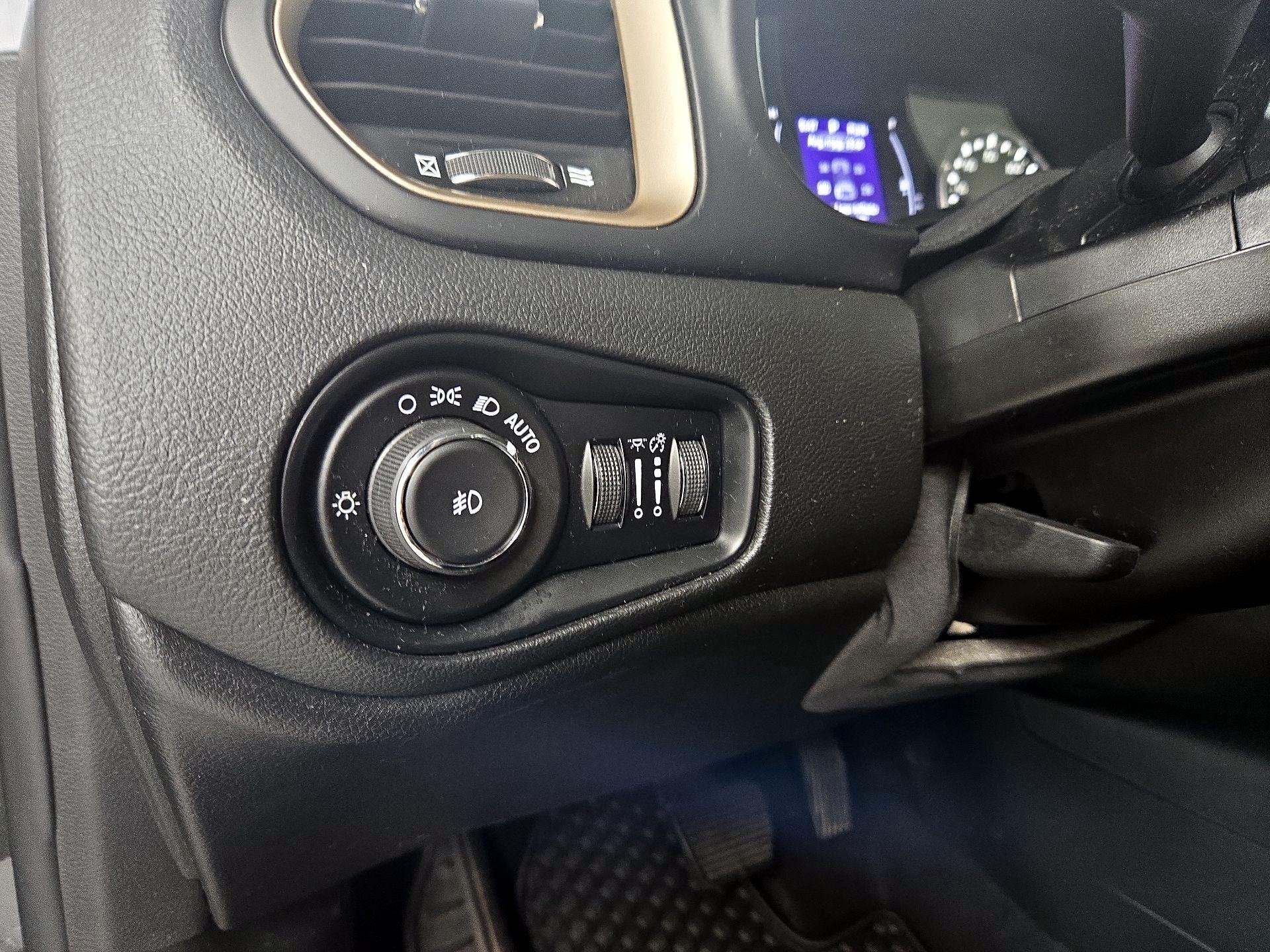 Thumbnail: 2017 Jeep Renegade - 13