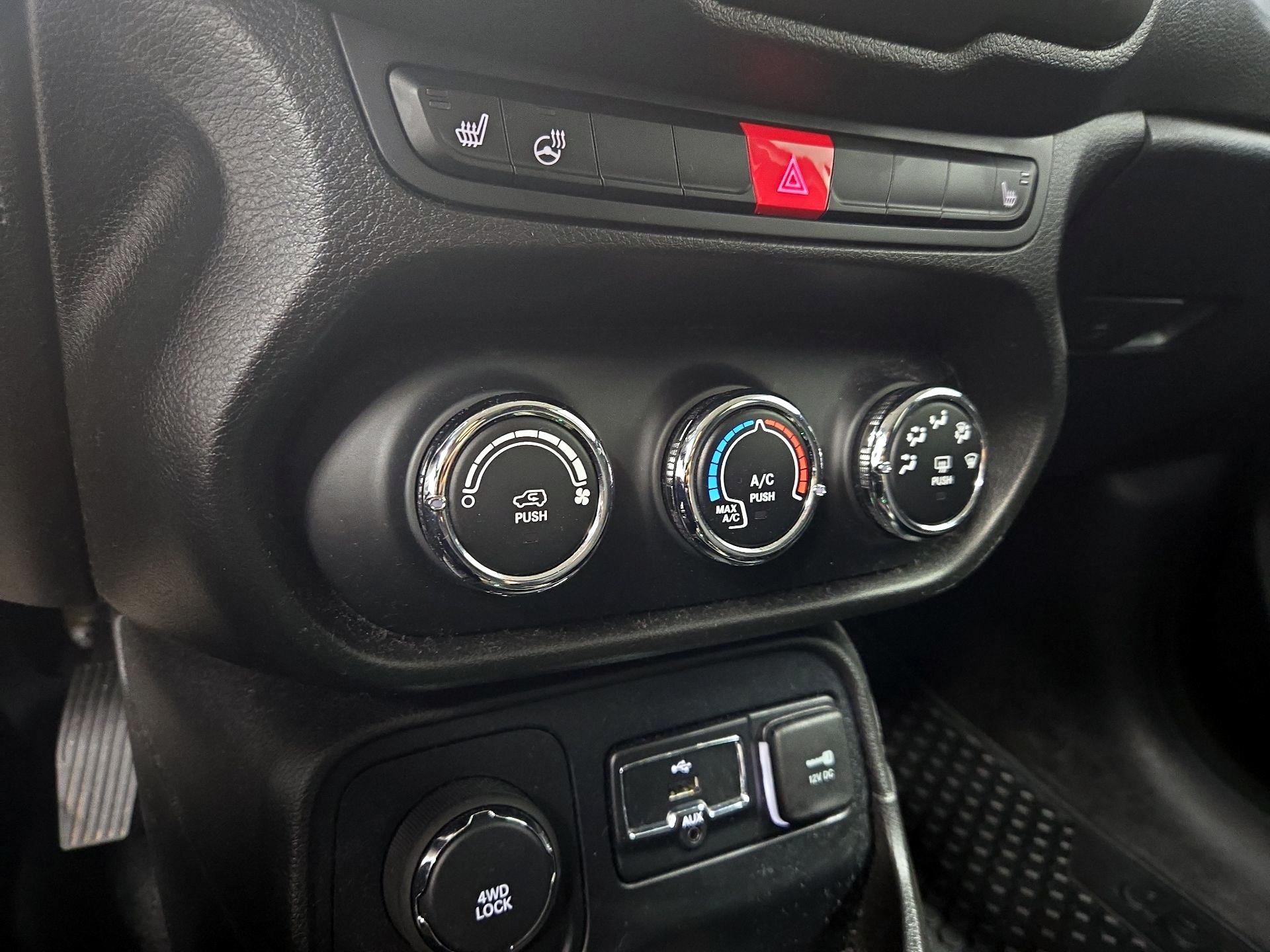 Thumbnail: 2017 Jeep Renegade - 16