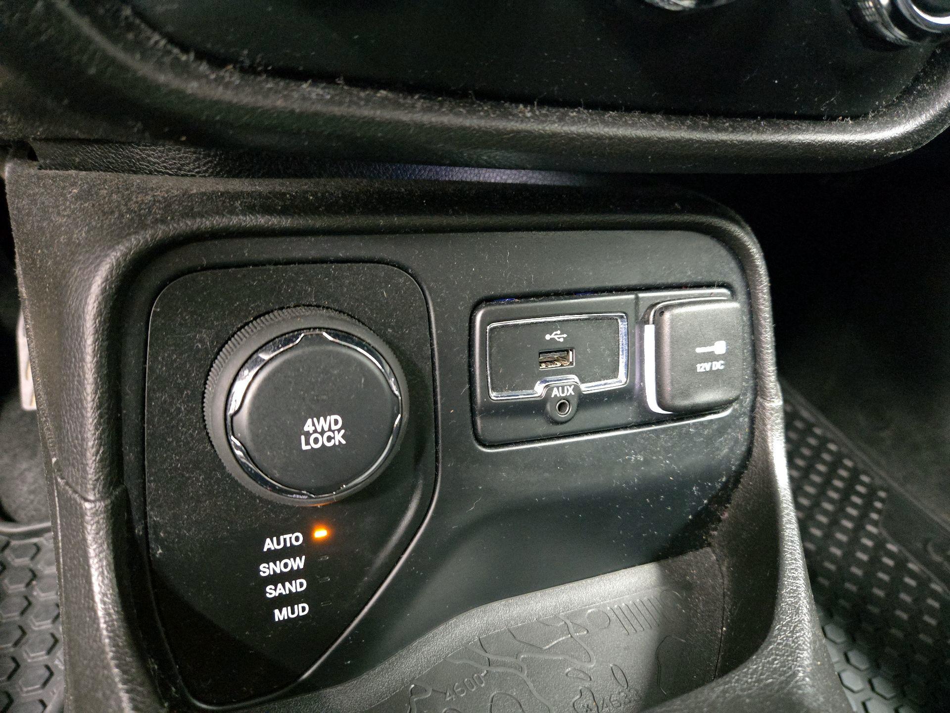 Thumbnail: 2017 Jeep Renegade - 18