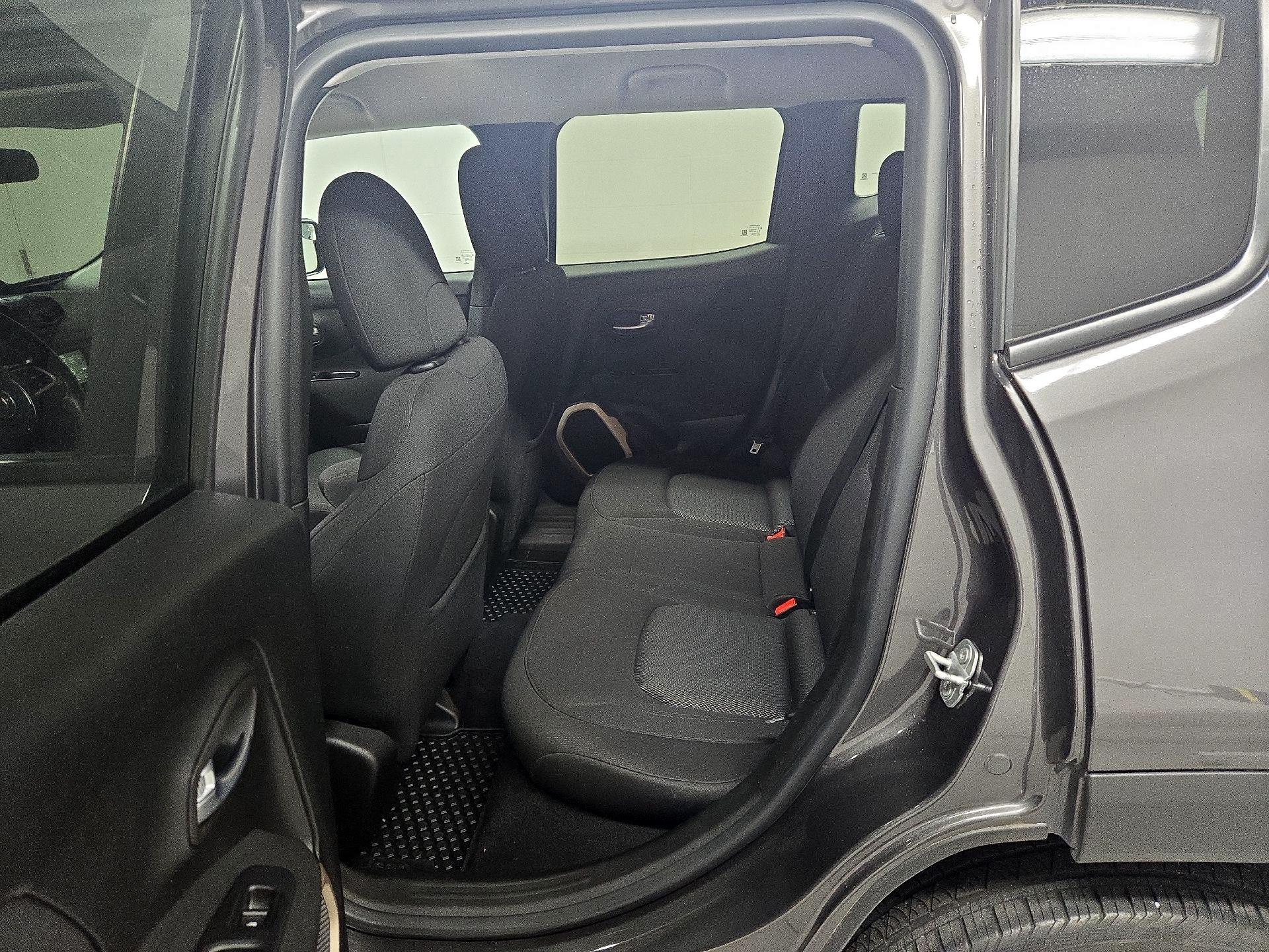 Thumbnail: 2017 Jeep Renegade - 19