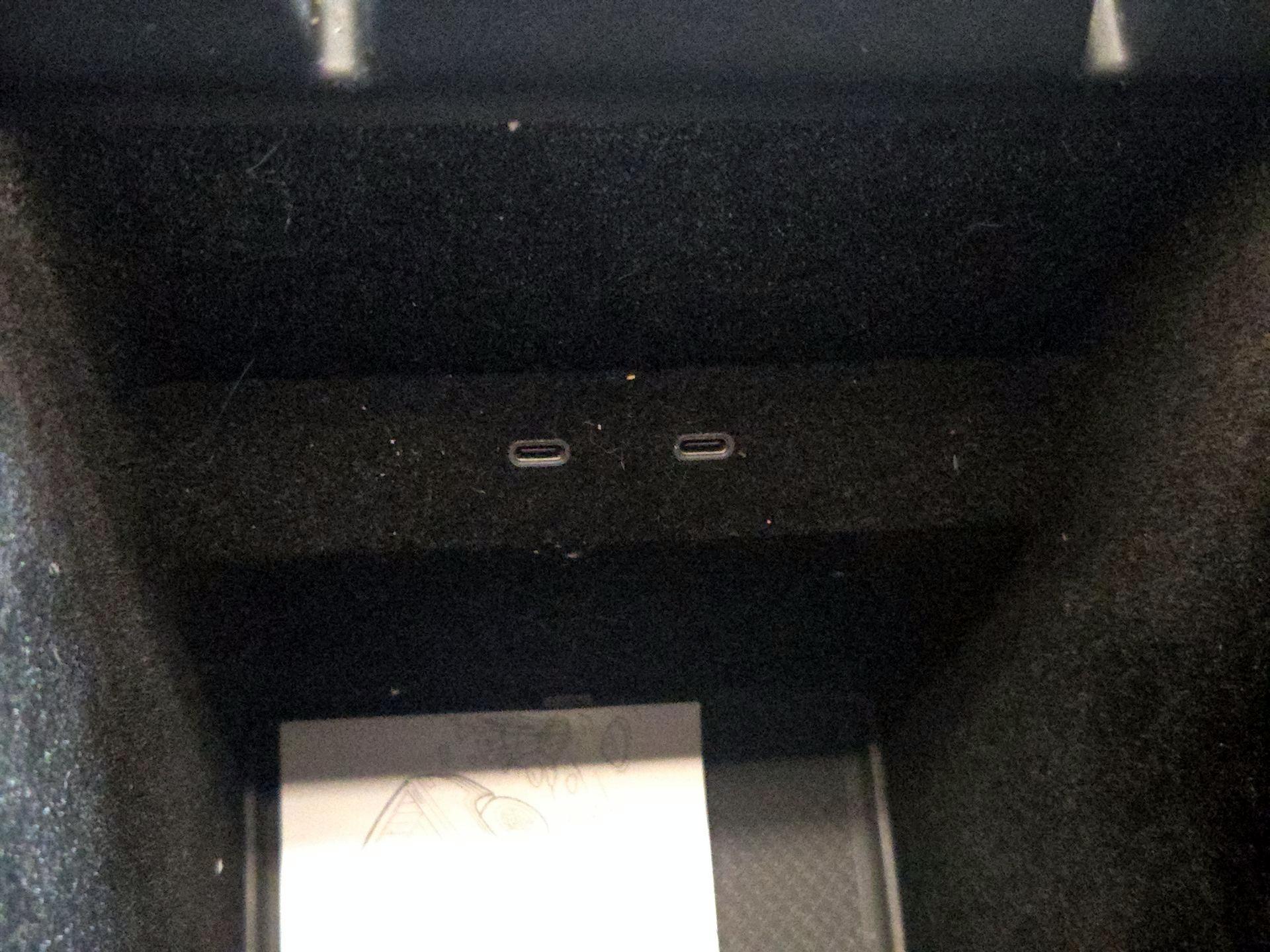 Thumbnail: 2022 Rivian R1T - 18