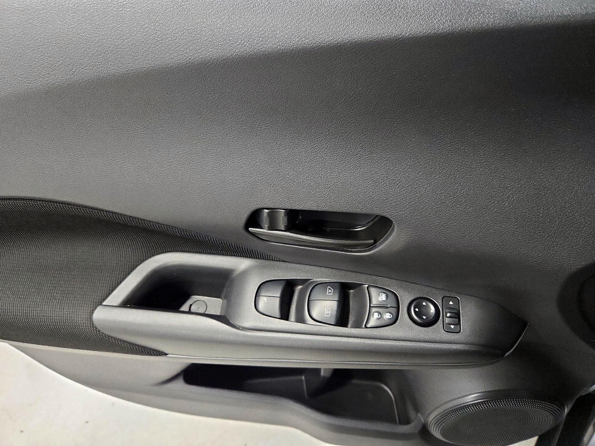 Thumbnail: 2021 Nissan Kicks - 12